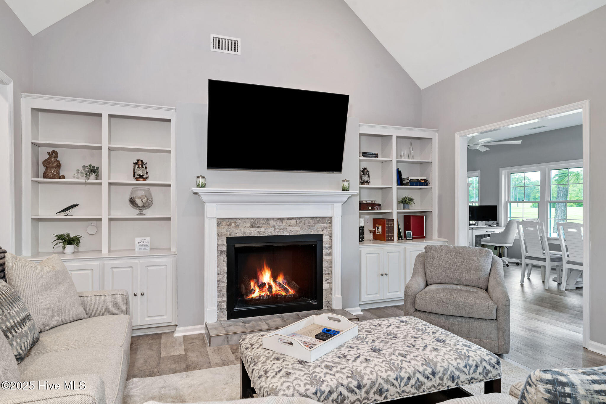 100510783 | Photo 15