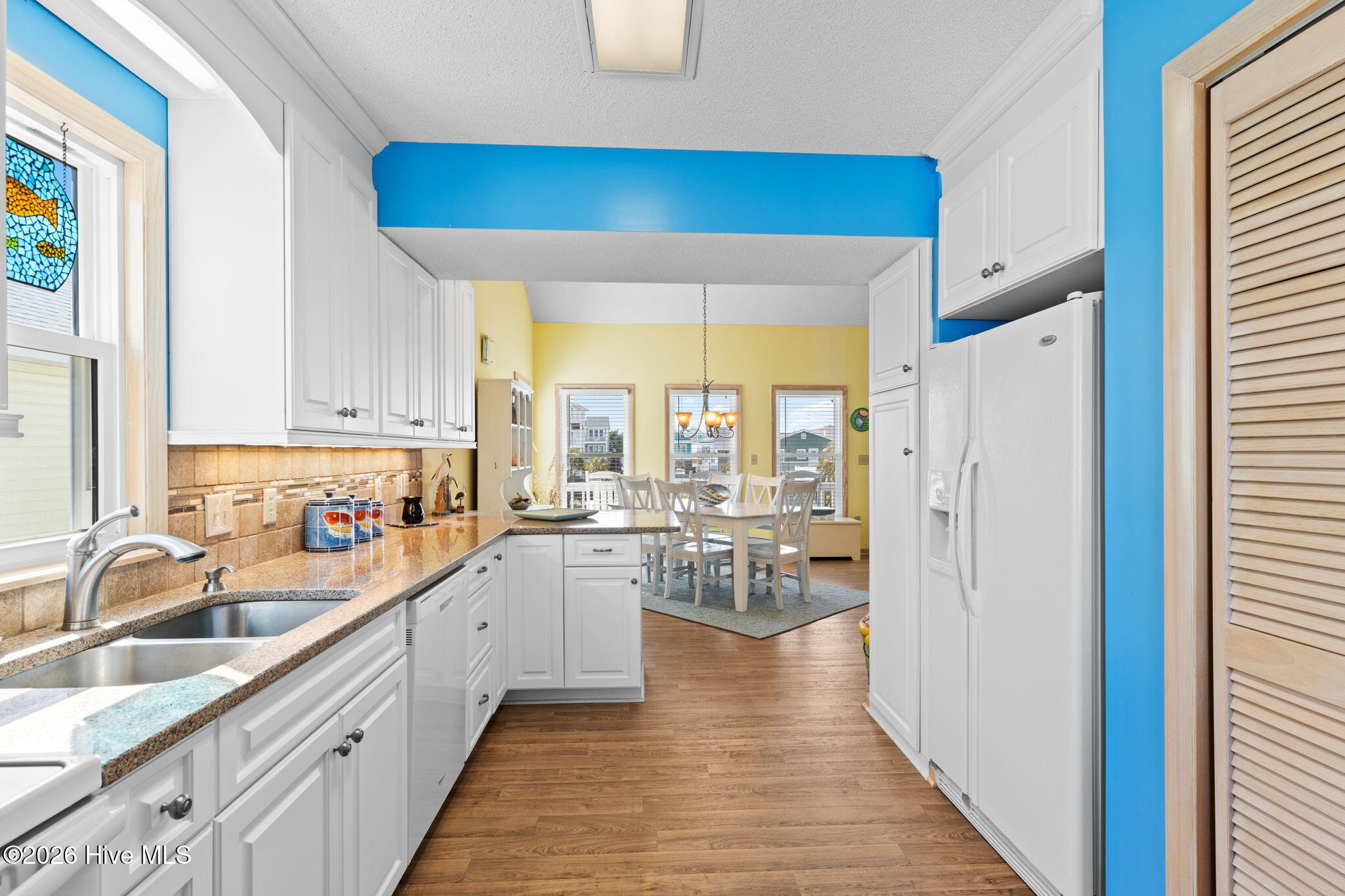 100560342 | Photo 12