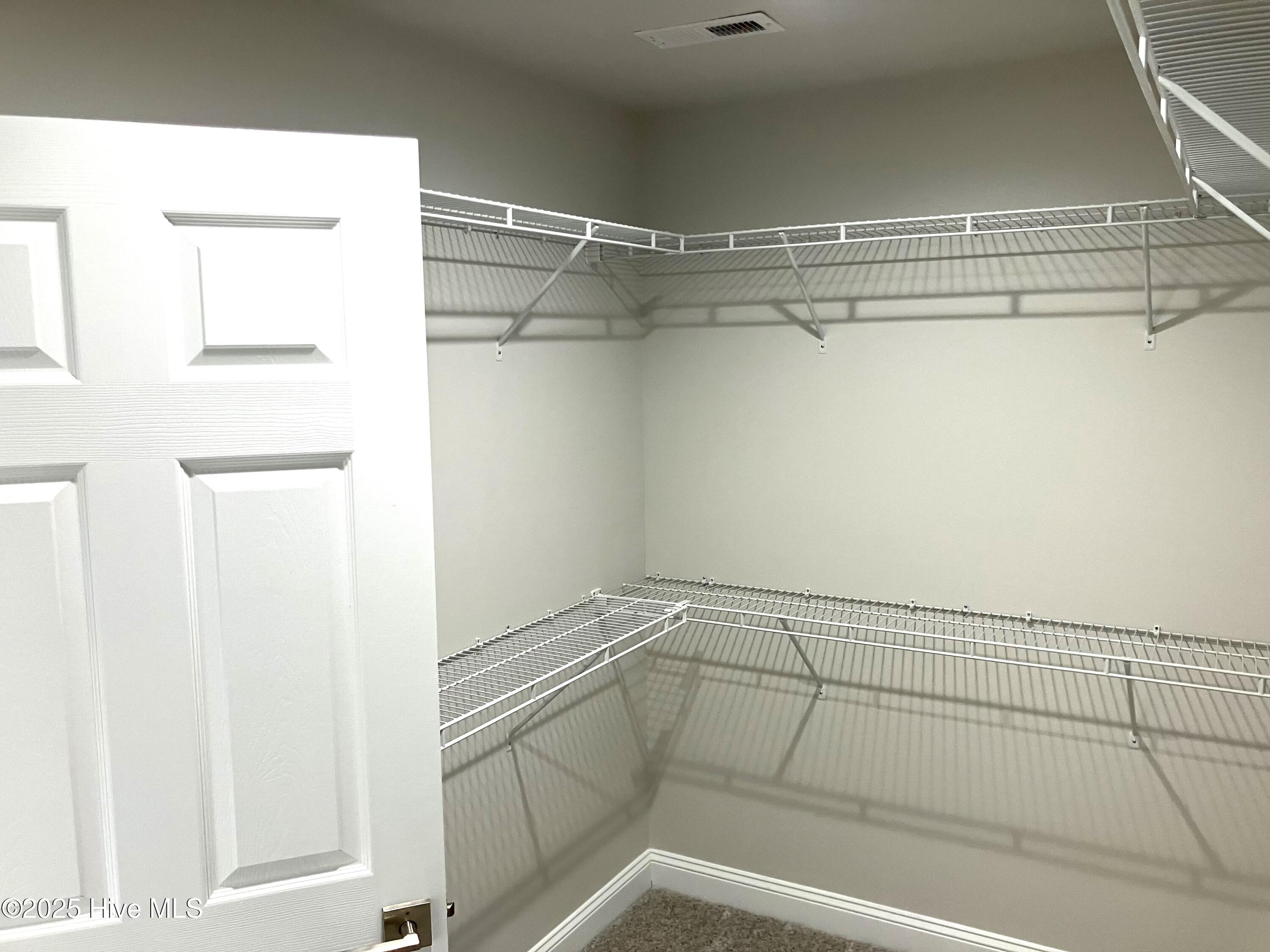 100514031 | Photo 25