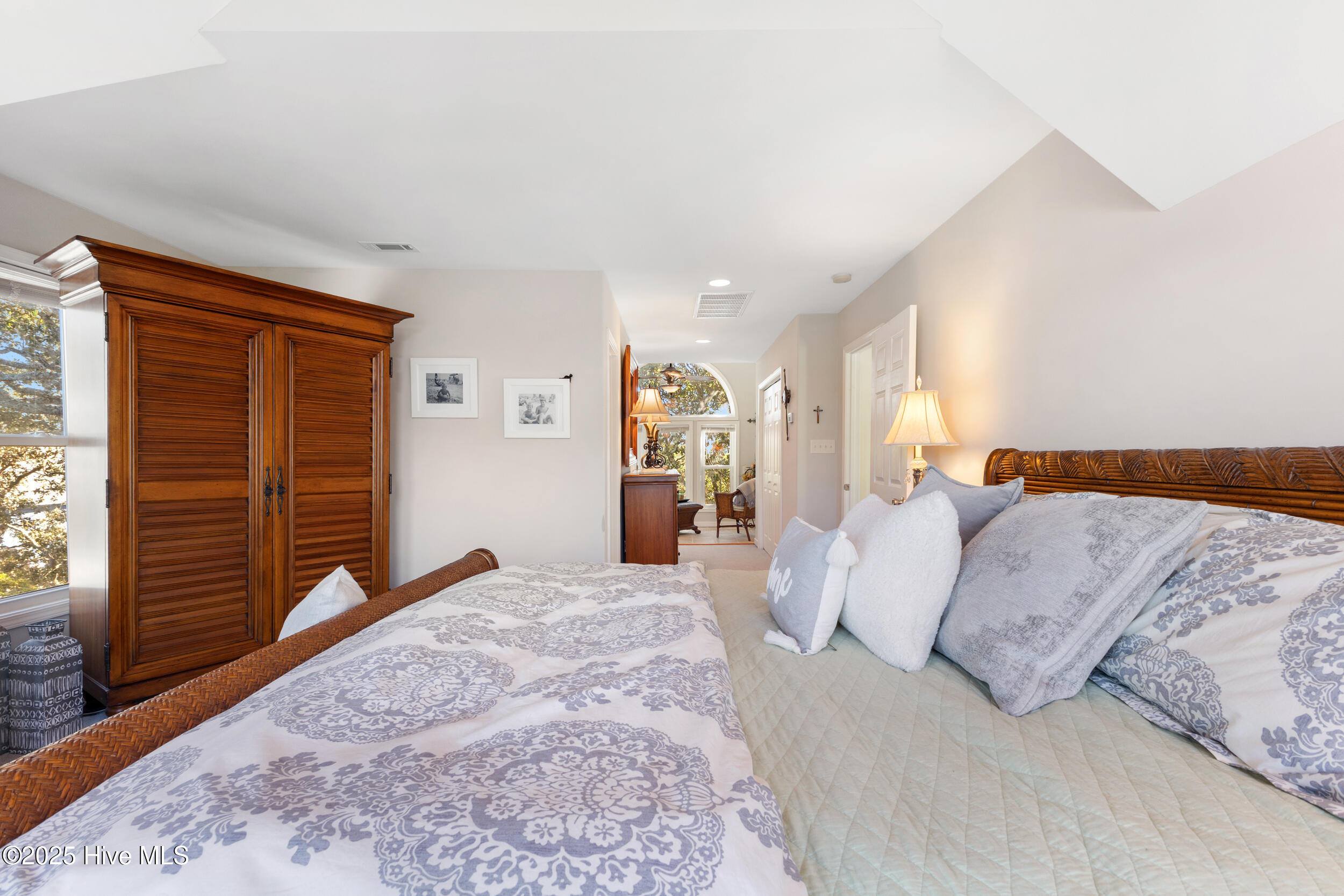 100545417 | Photo 19