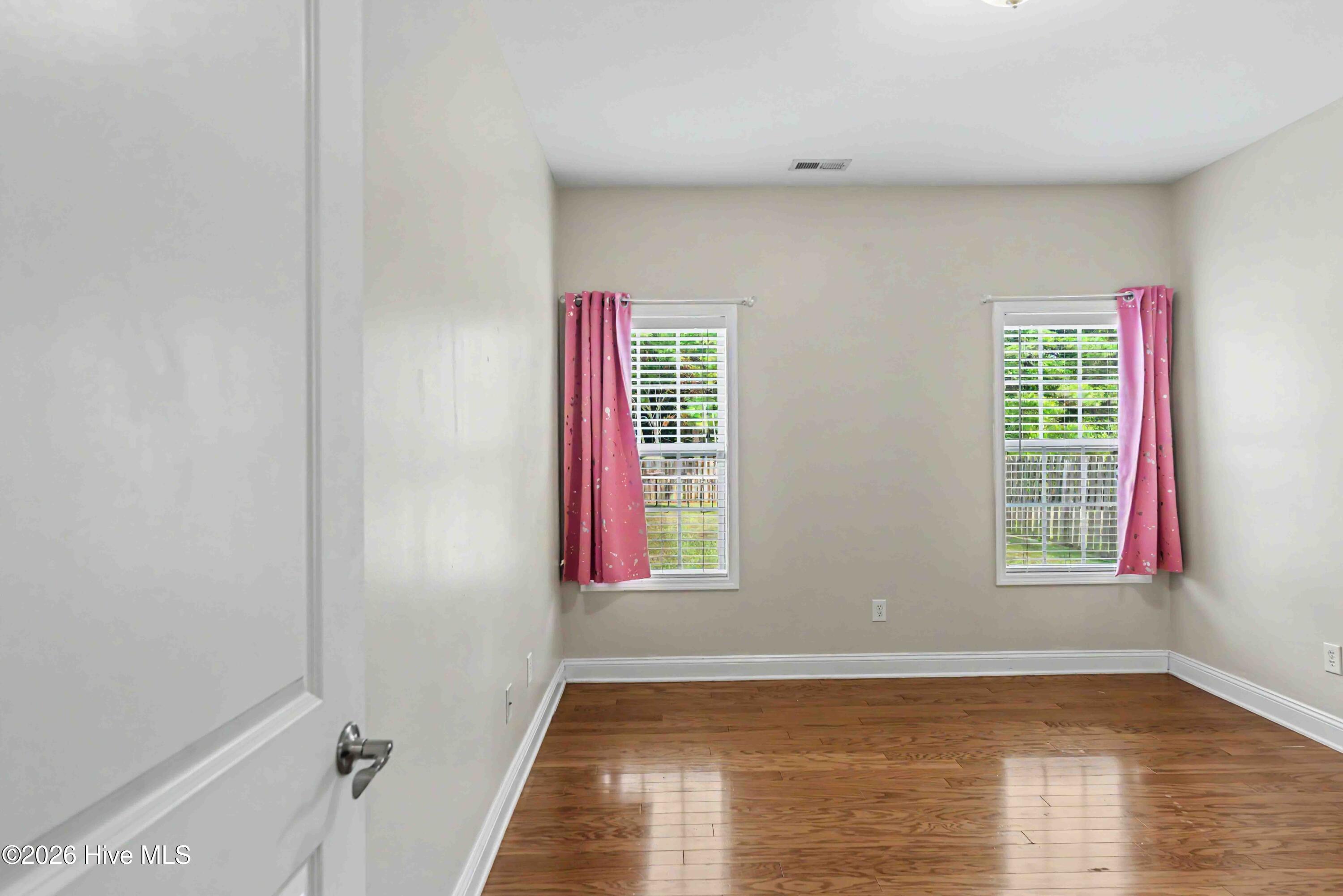 100591467 | Photo 29