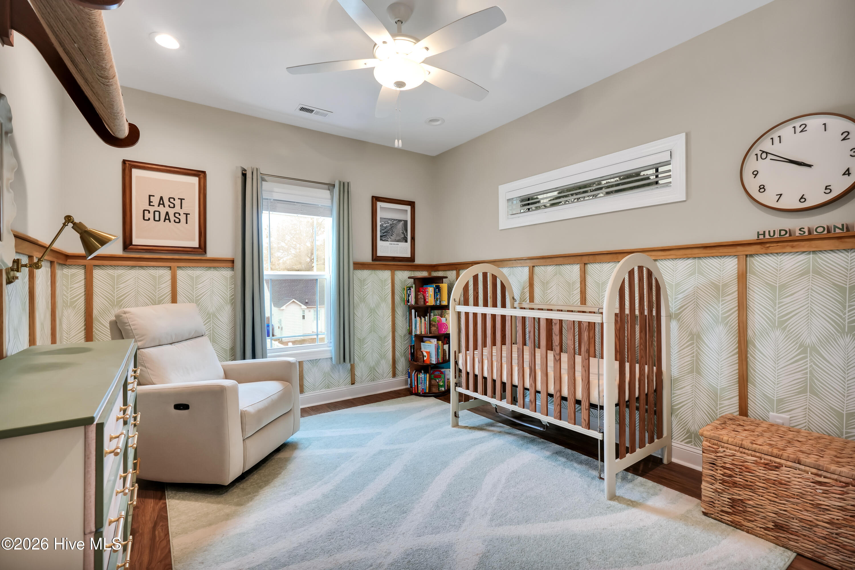 100570261 | Photo 22