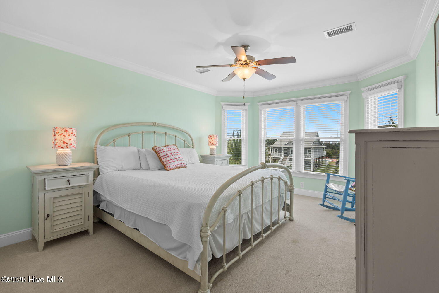 100566570 | Photo 32