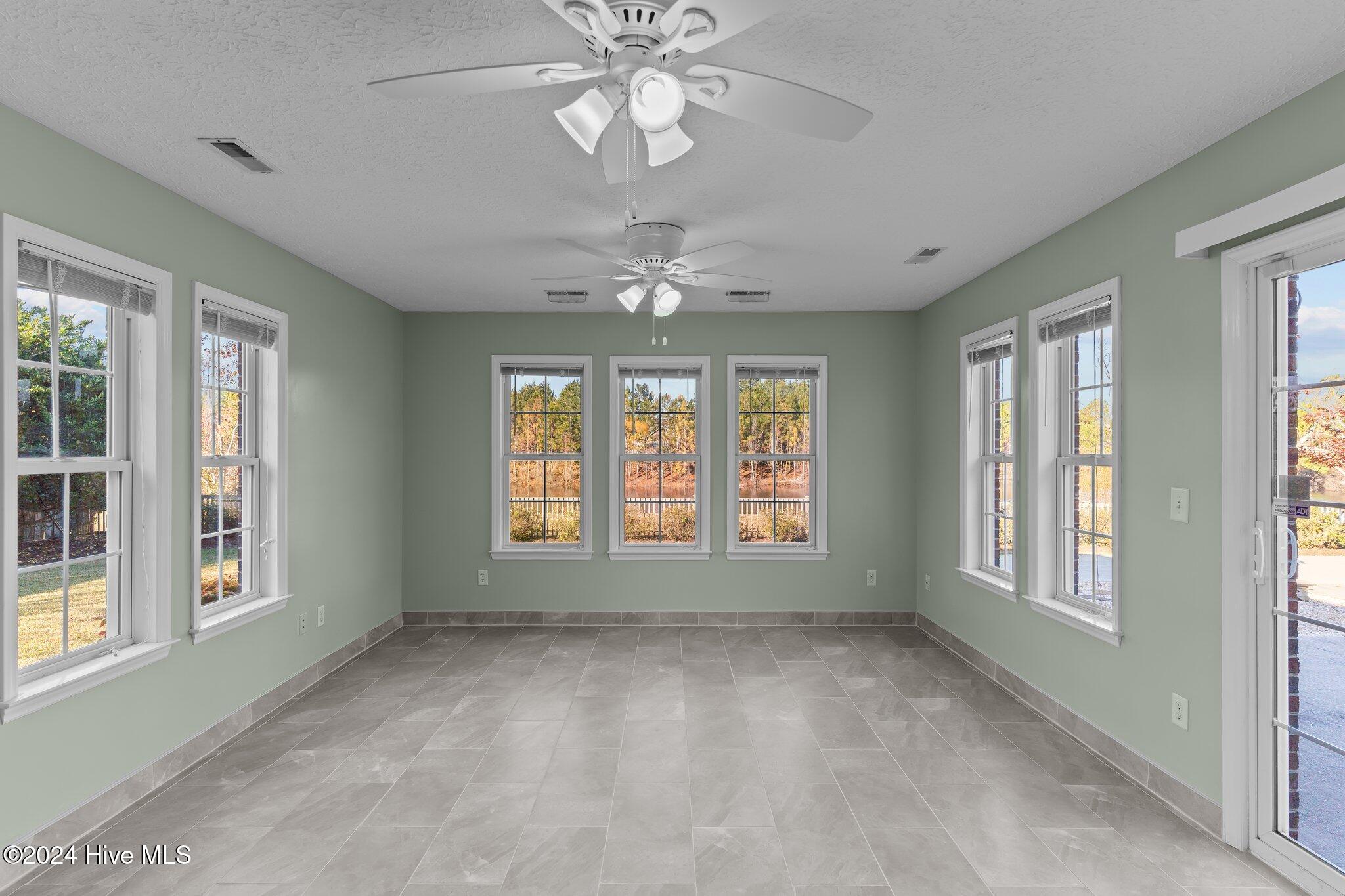 100474458 | Photo 26