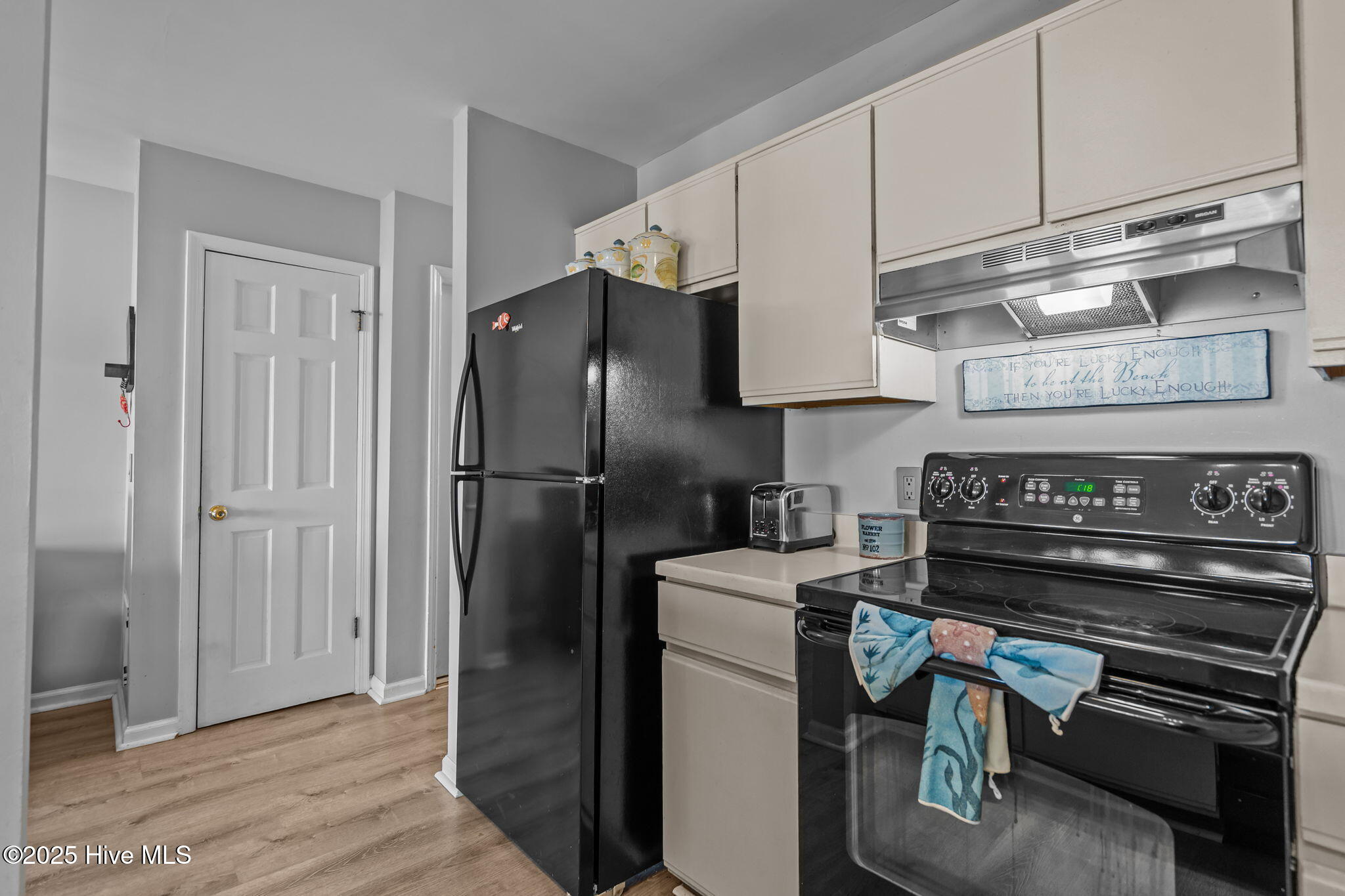 111 Florida Avenue UNIT Apt 3, Carolina Beach, NC, 28428