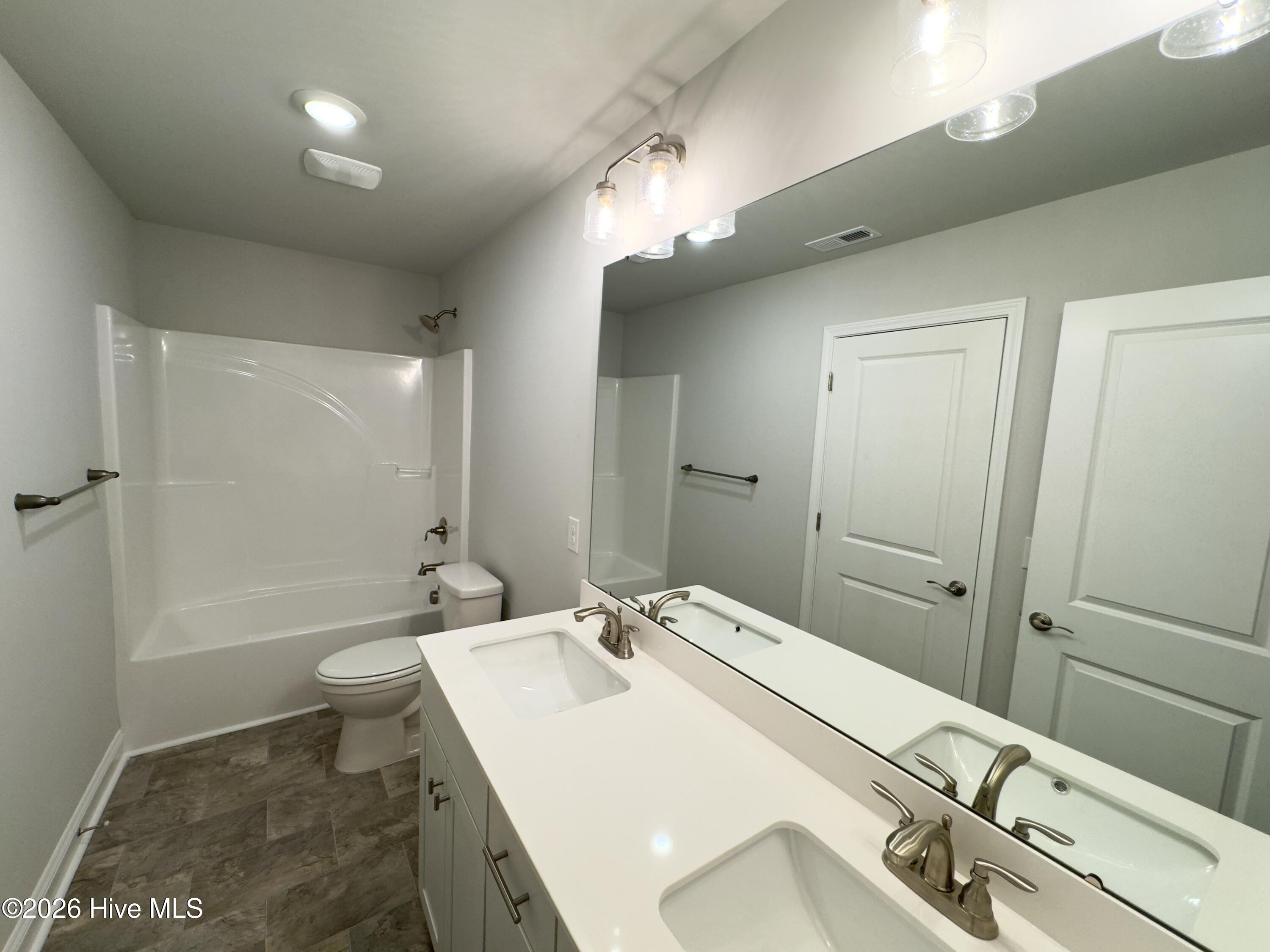 100563324 | Photo 16