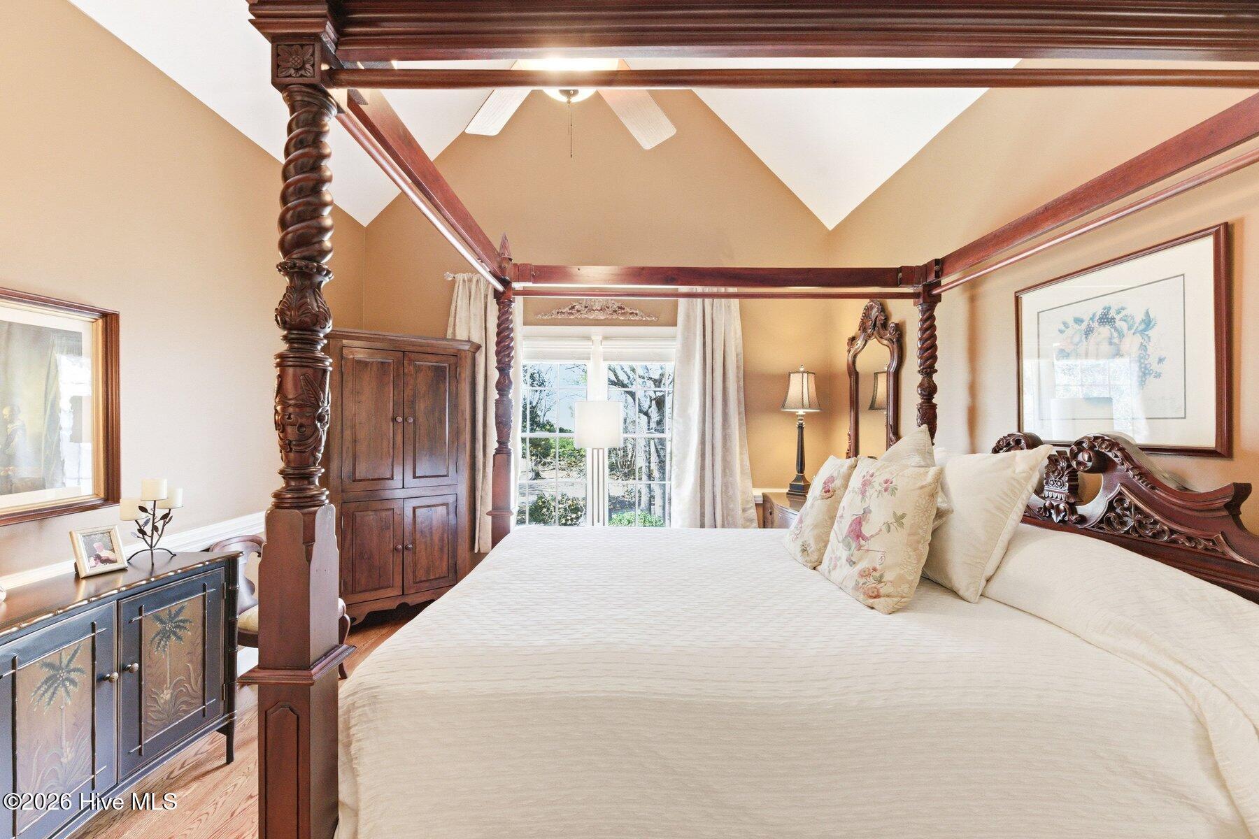 100562414 | Photo 43