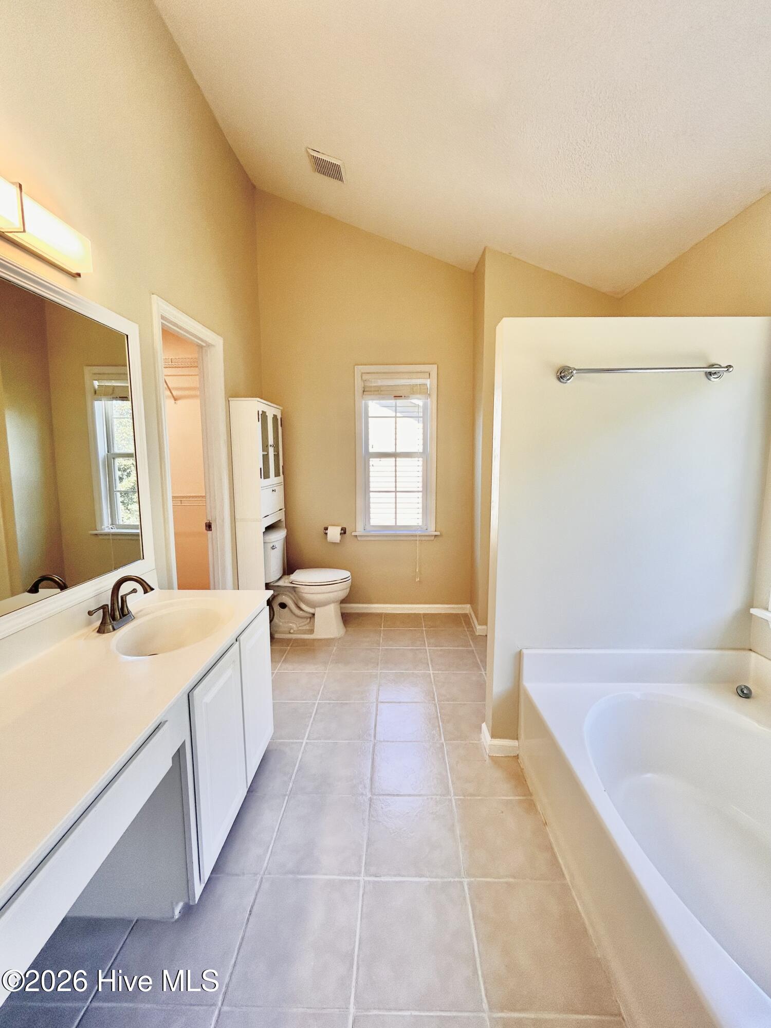 100564341 | Photo 26