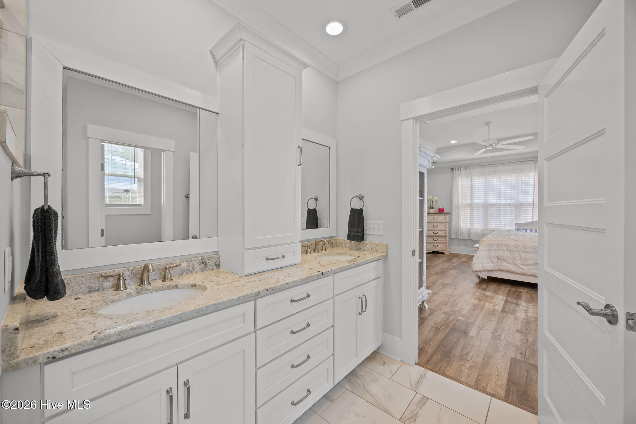 100556932 | Photo 26