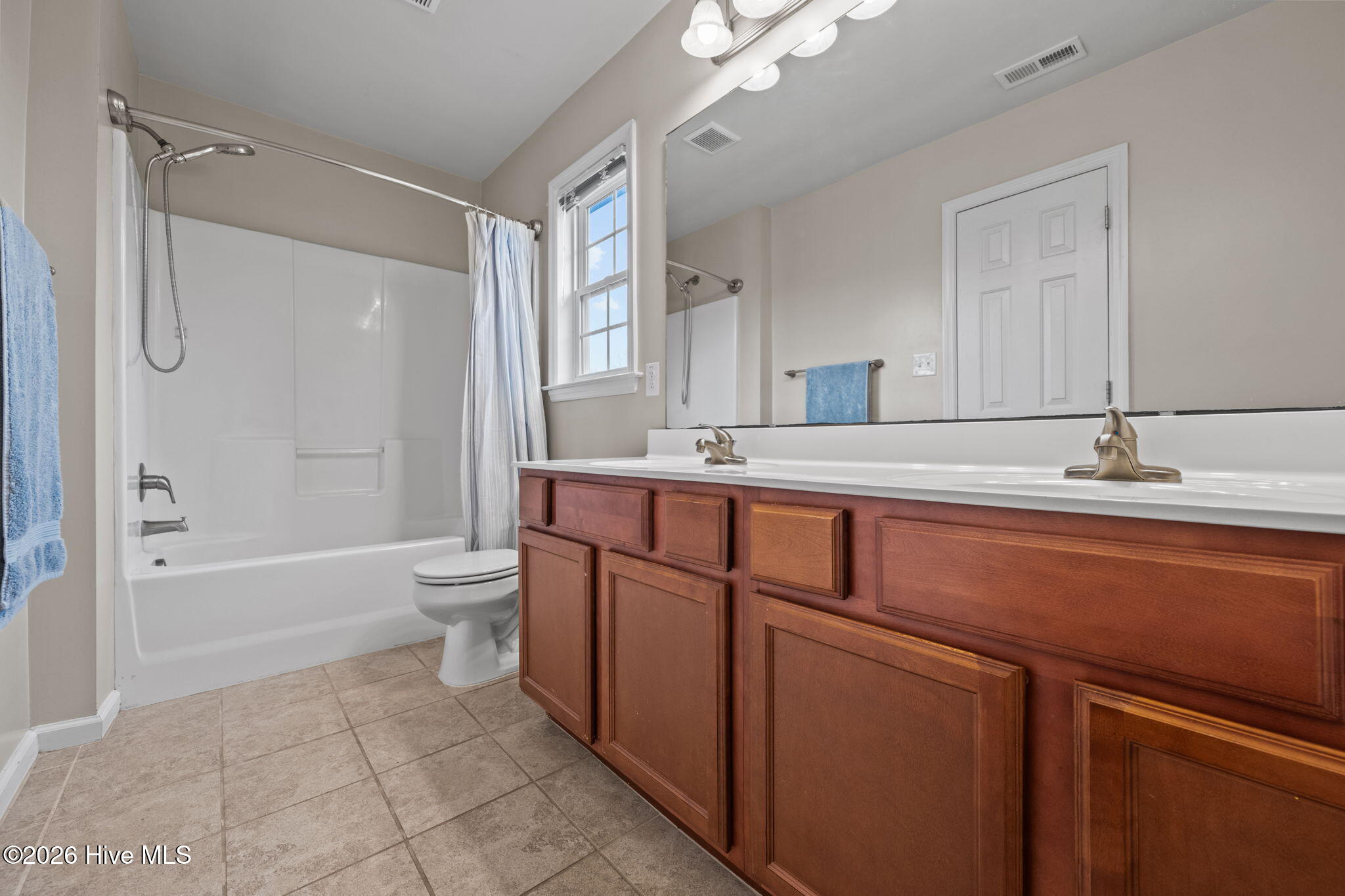 100554130 | Photo 33