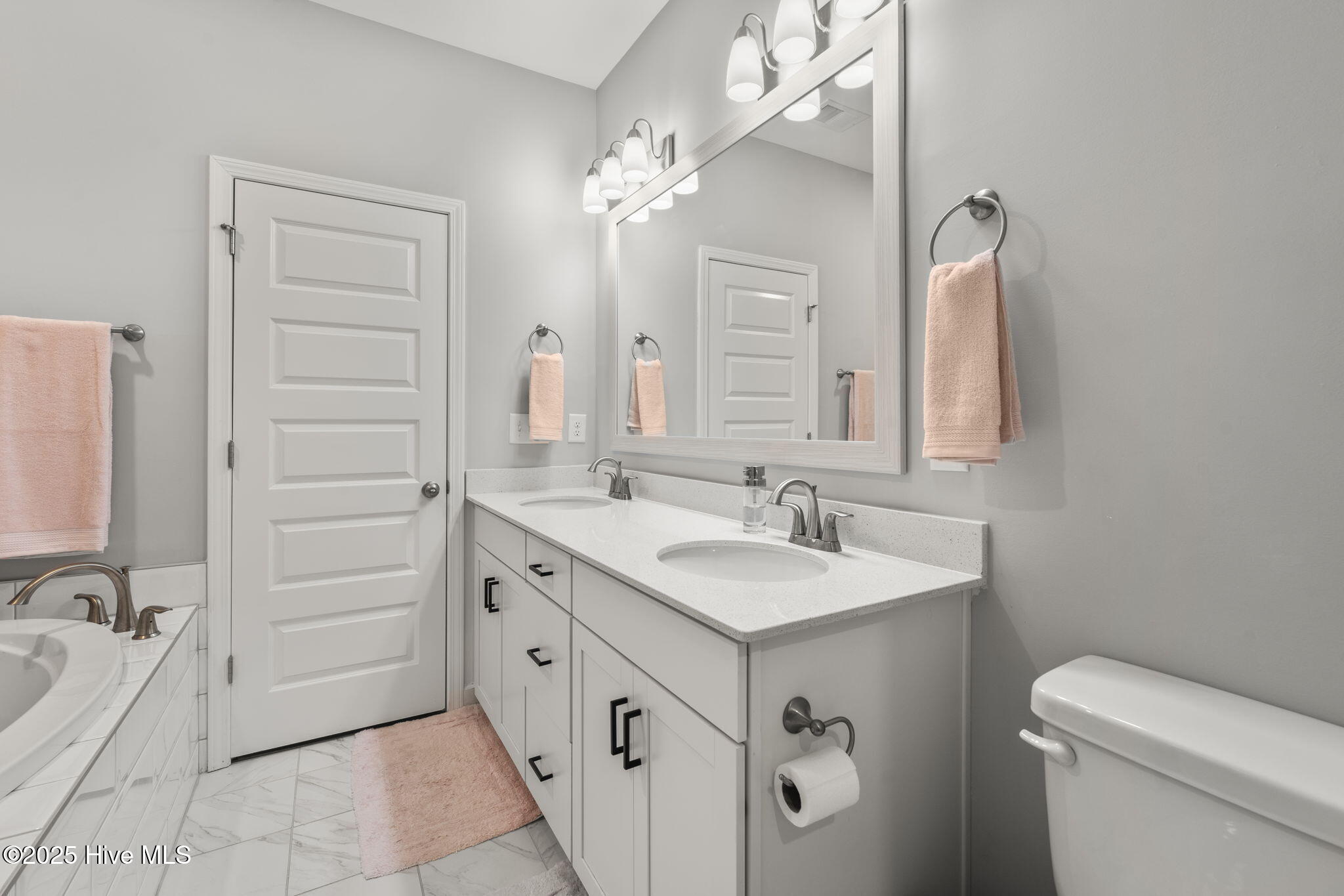 100514884 | Photo 22