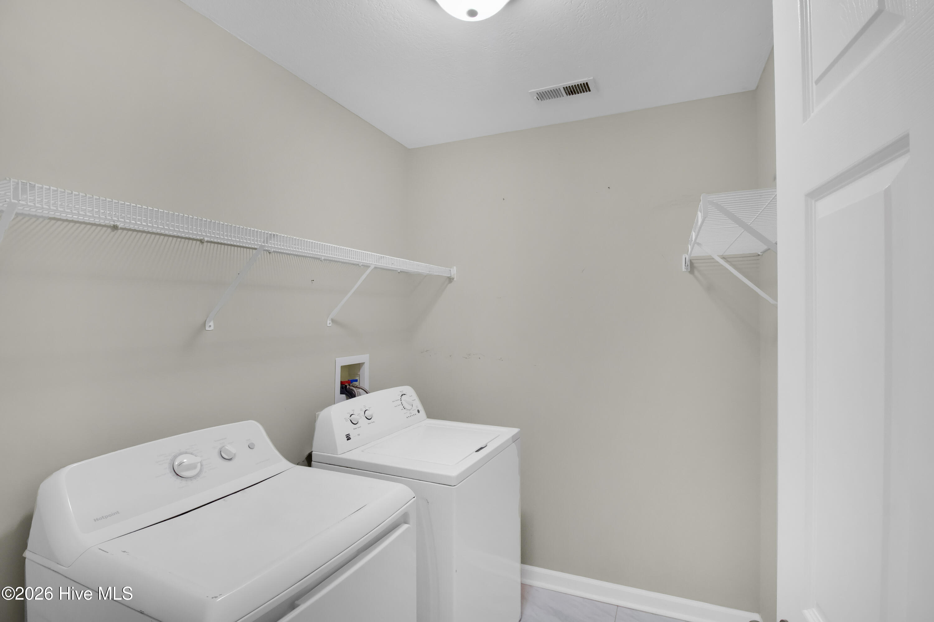 100547353 | Photo 21