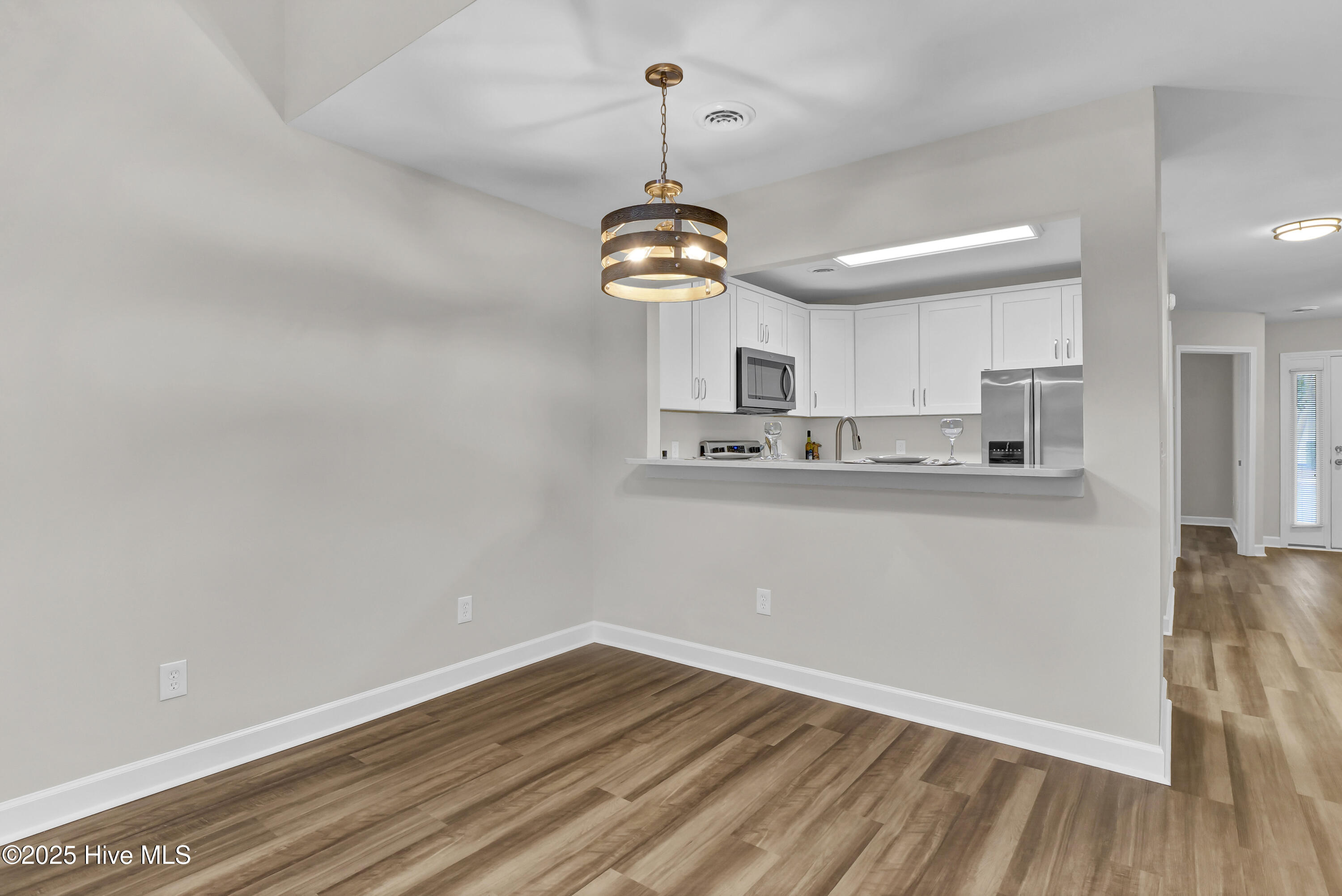 100557867 | Photo 12