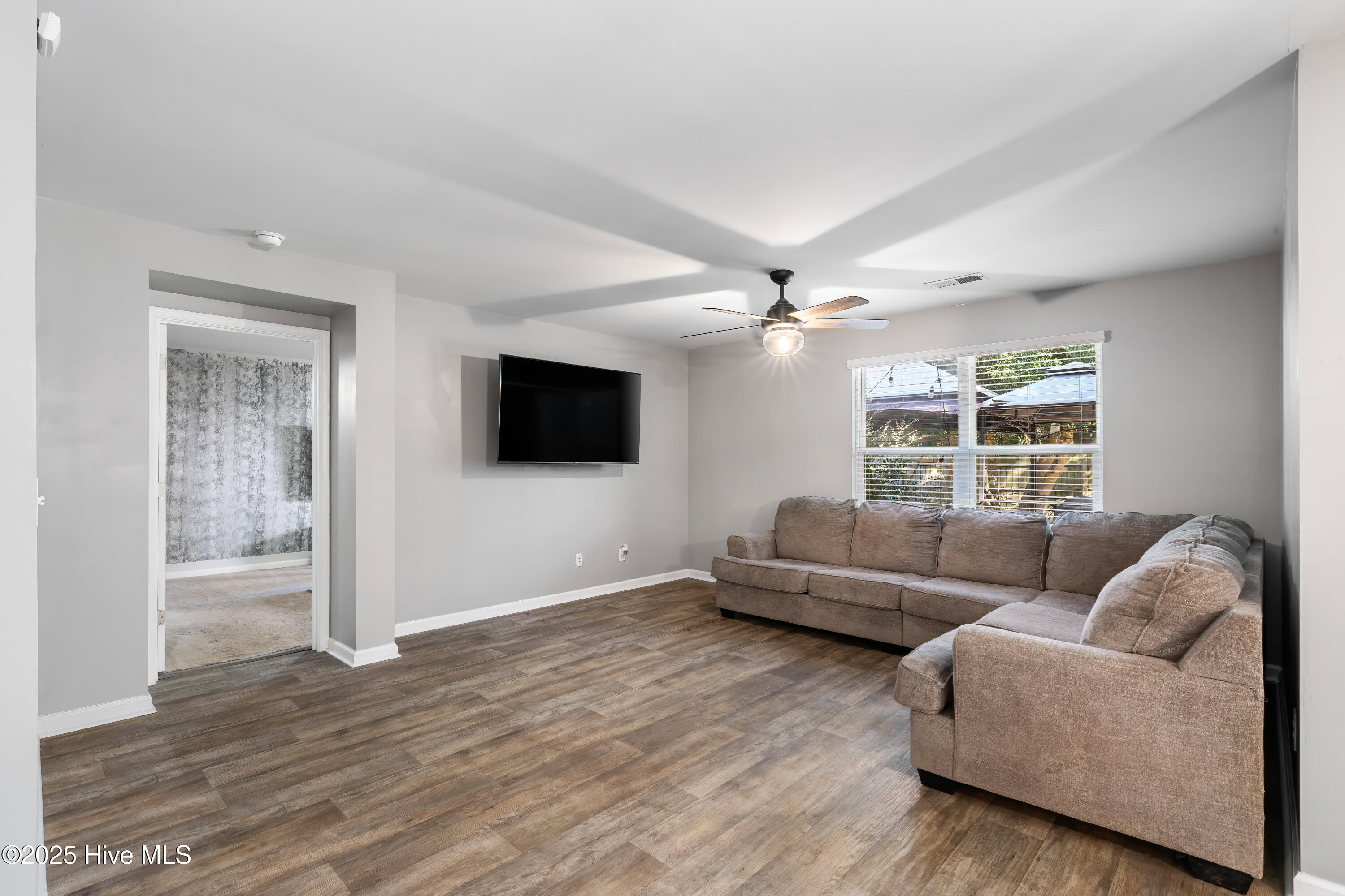 100538063 | Photo 31