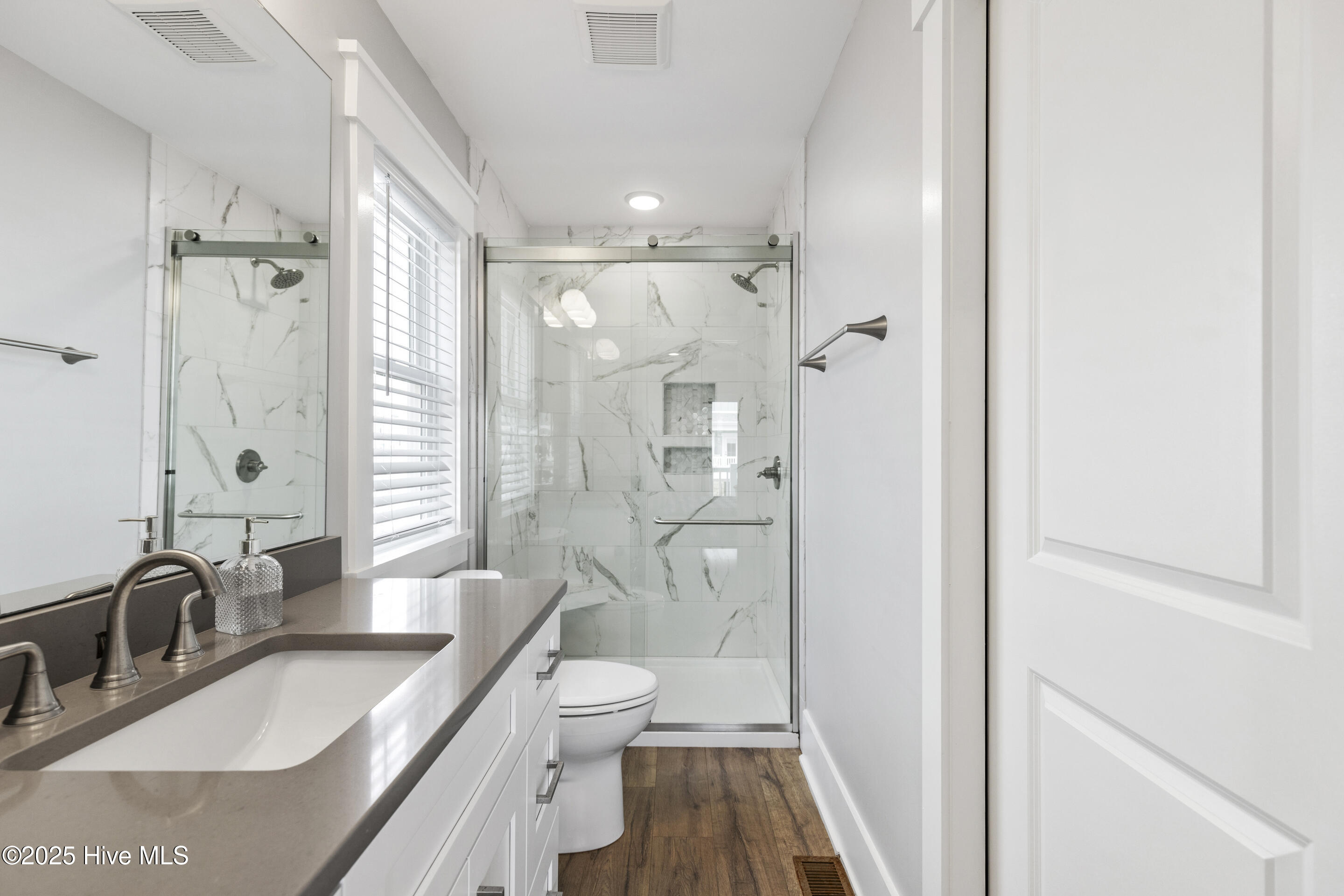 100504726 | Photo 38