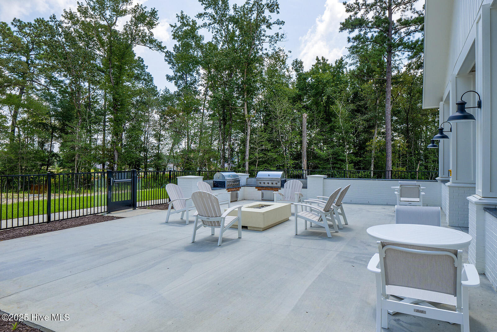 100556058 | Photo 54