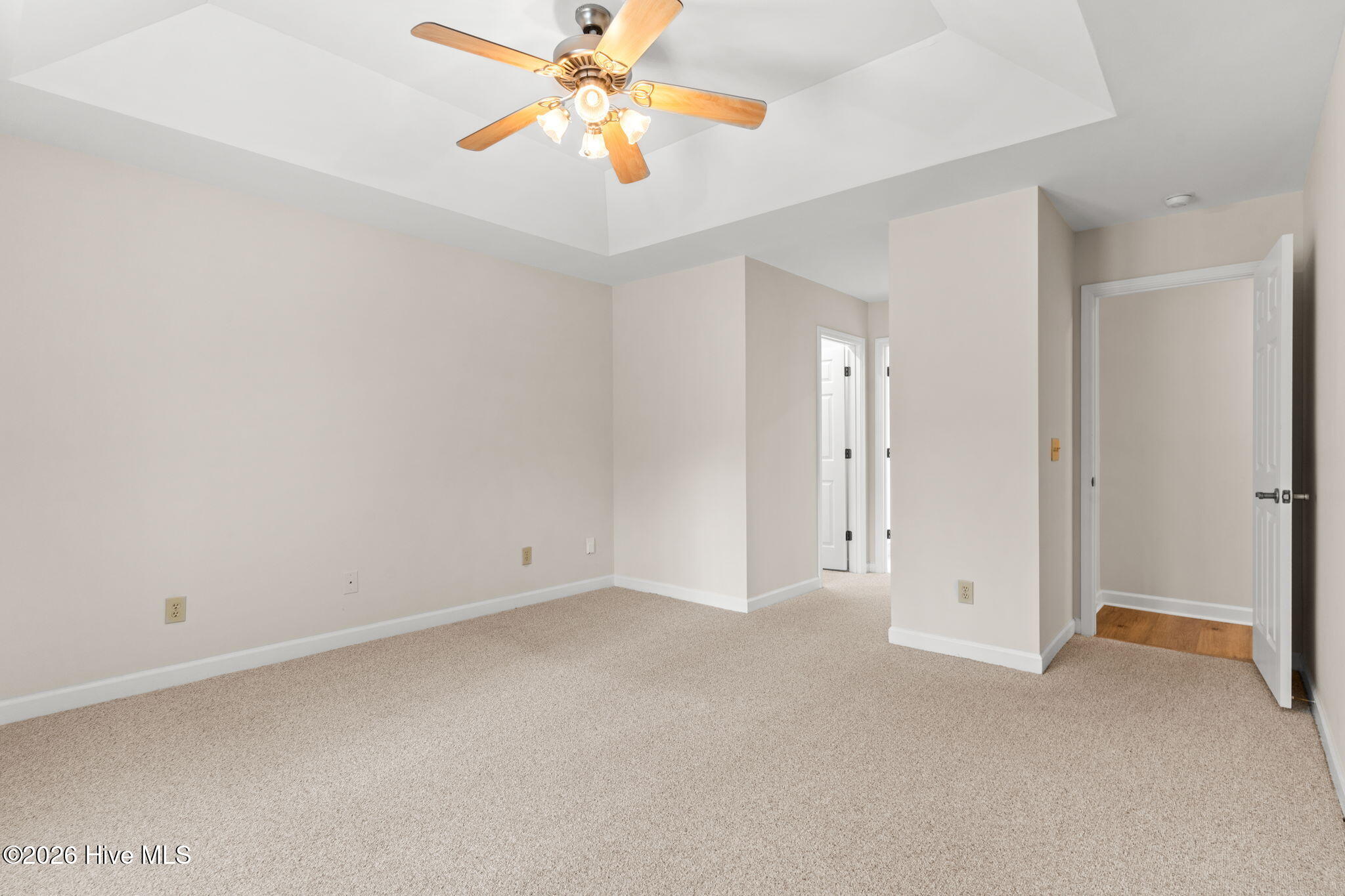 100549581 | Photo 24