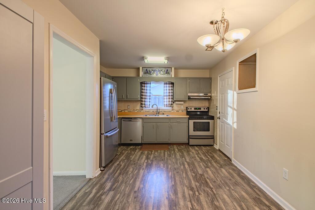 100536821 | Photo 11