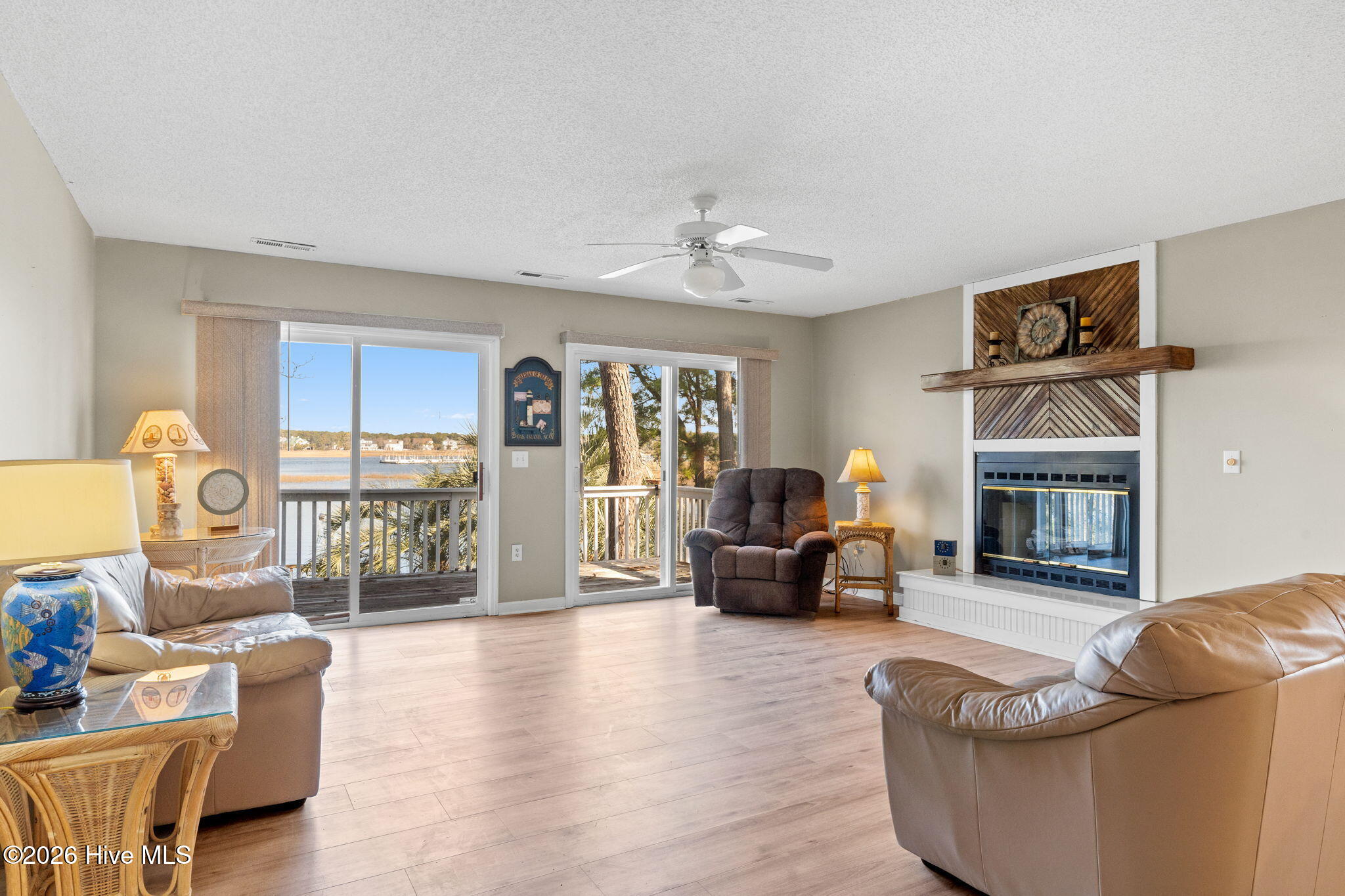 100548074 | Photo 16