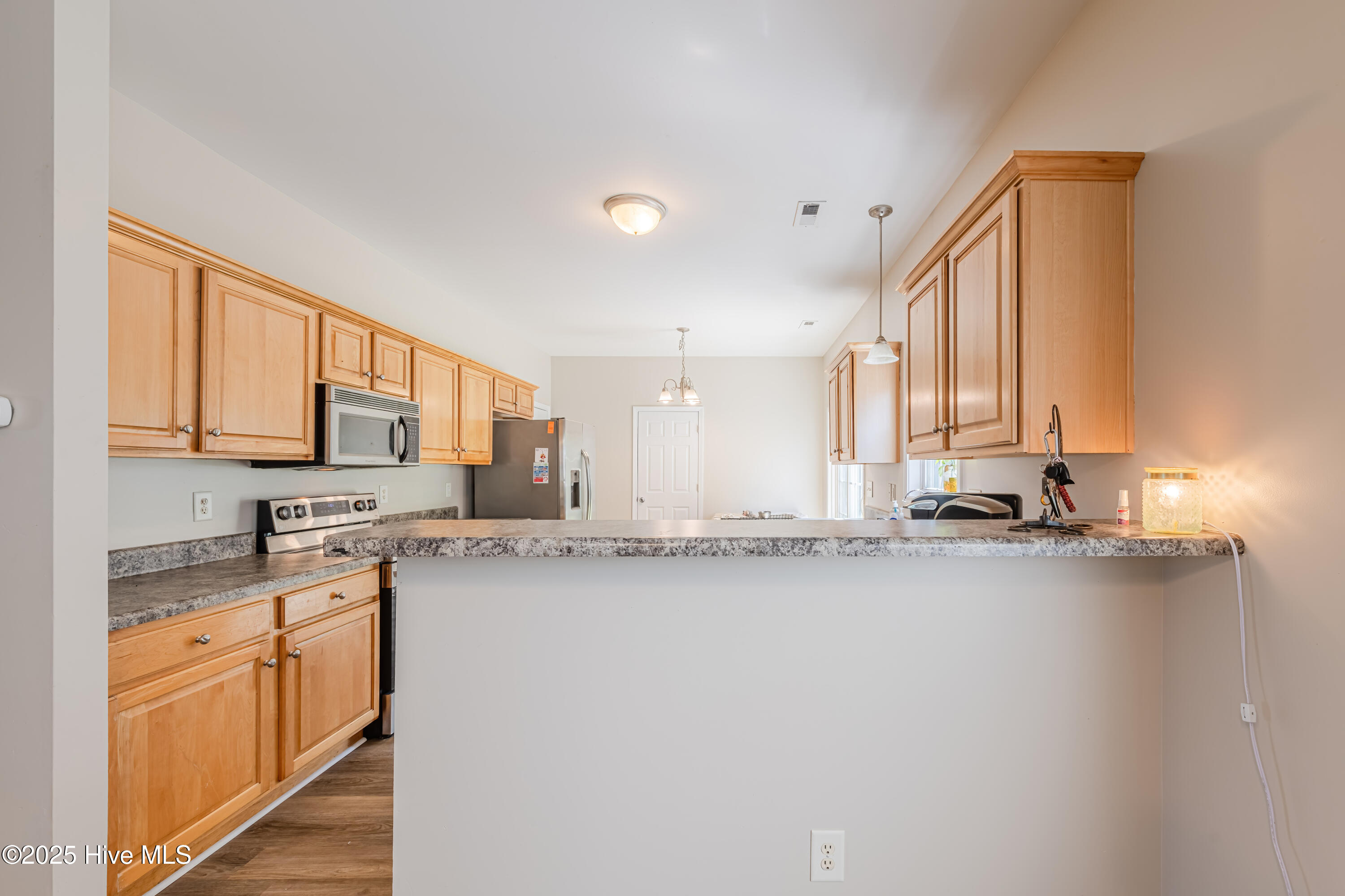 100521168 | Photo 18