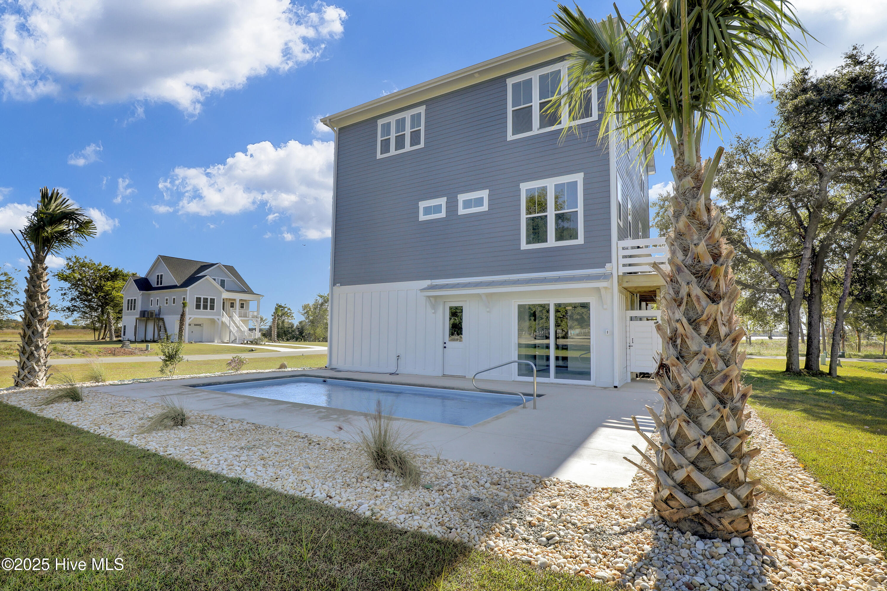 100523775 | Photo 32