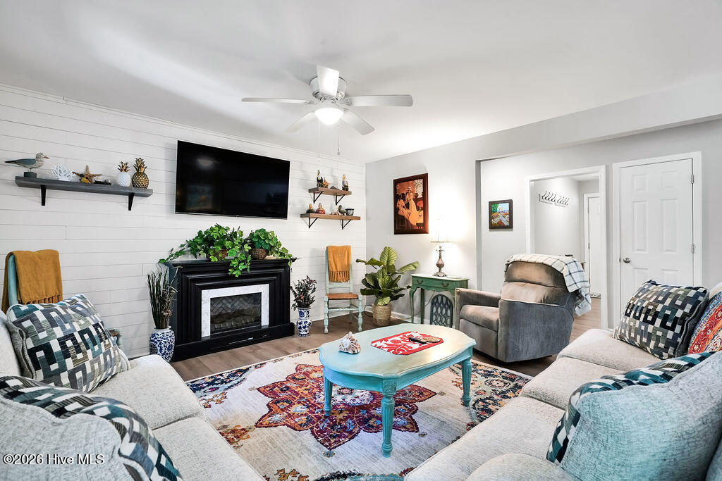 100569644 | Photo 17