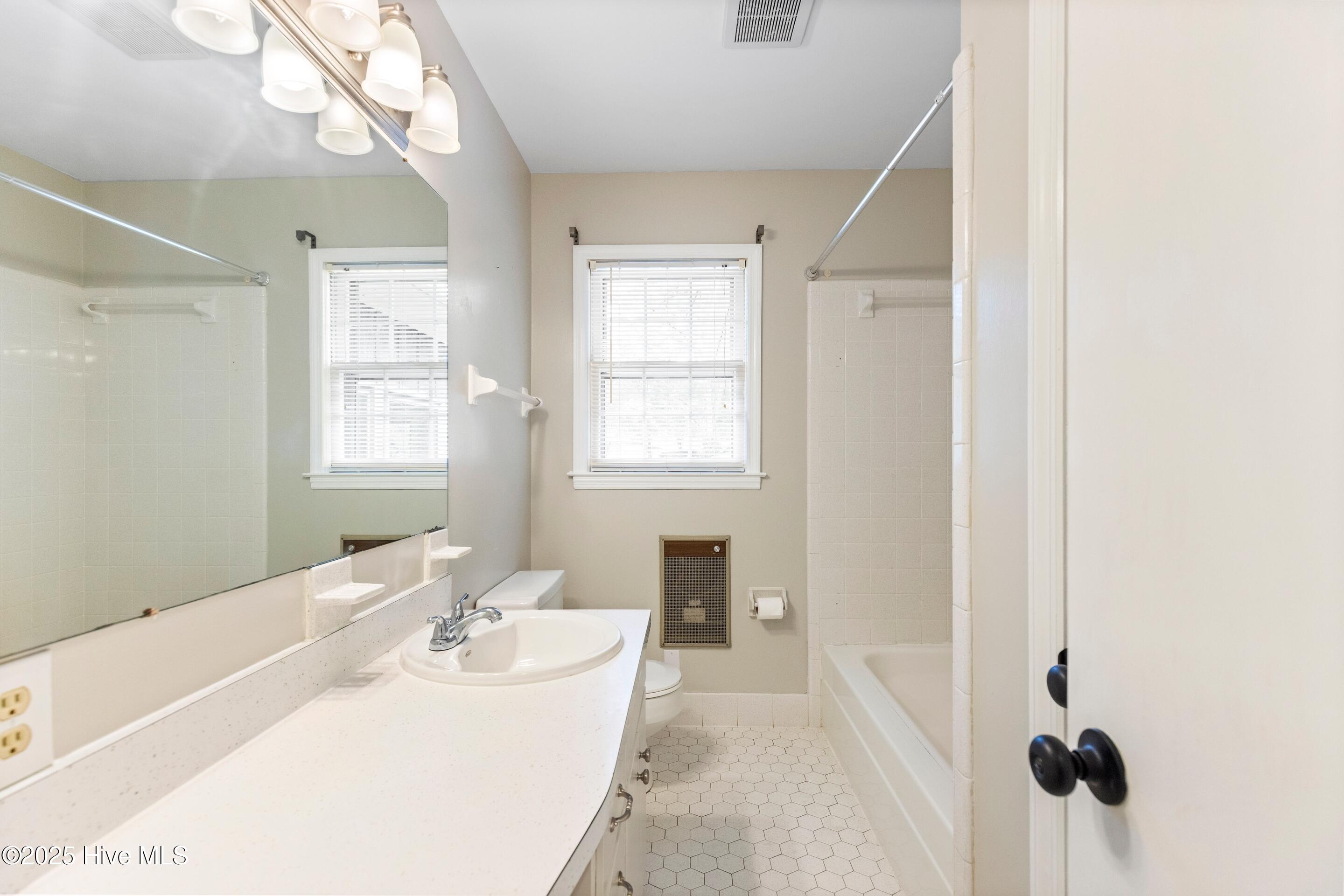 100534850 | Photo 17