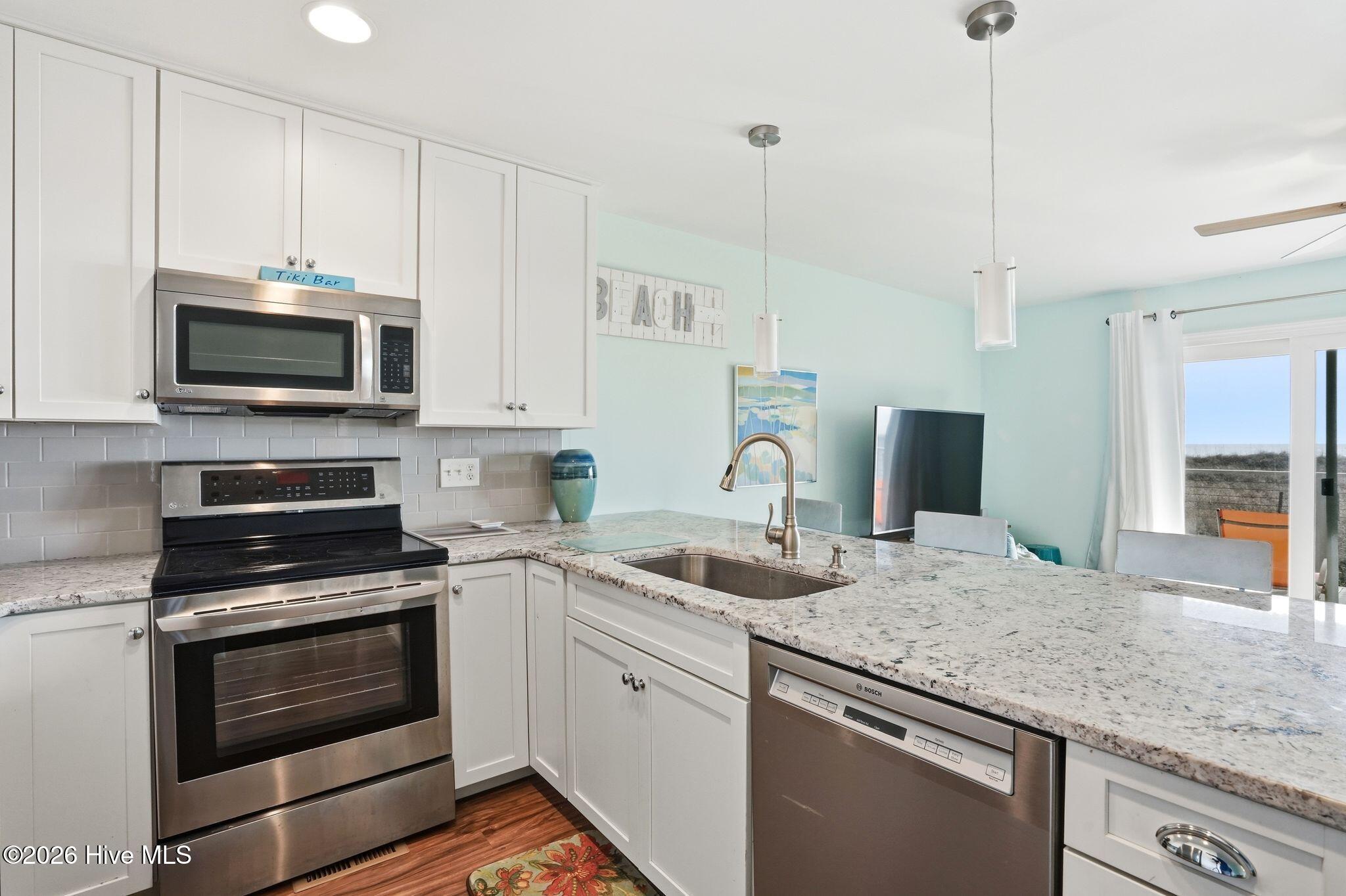 100557283 | Photo 21