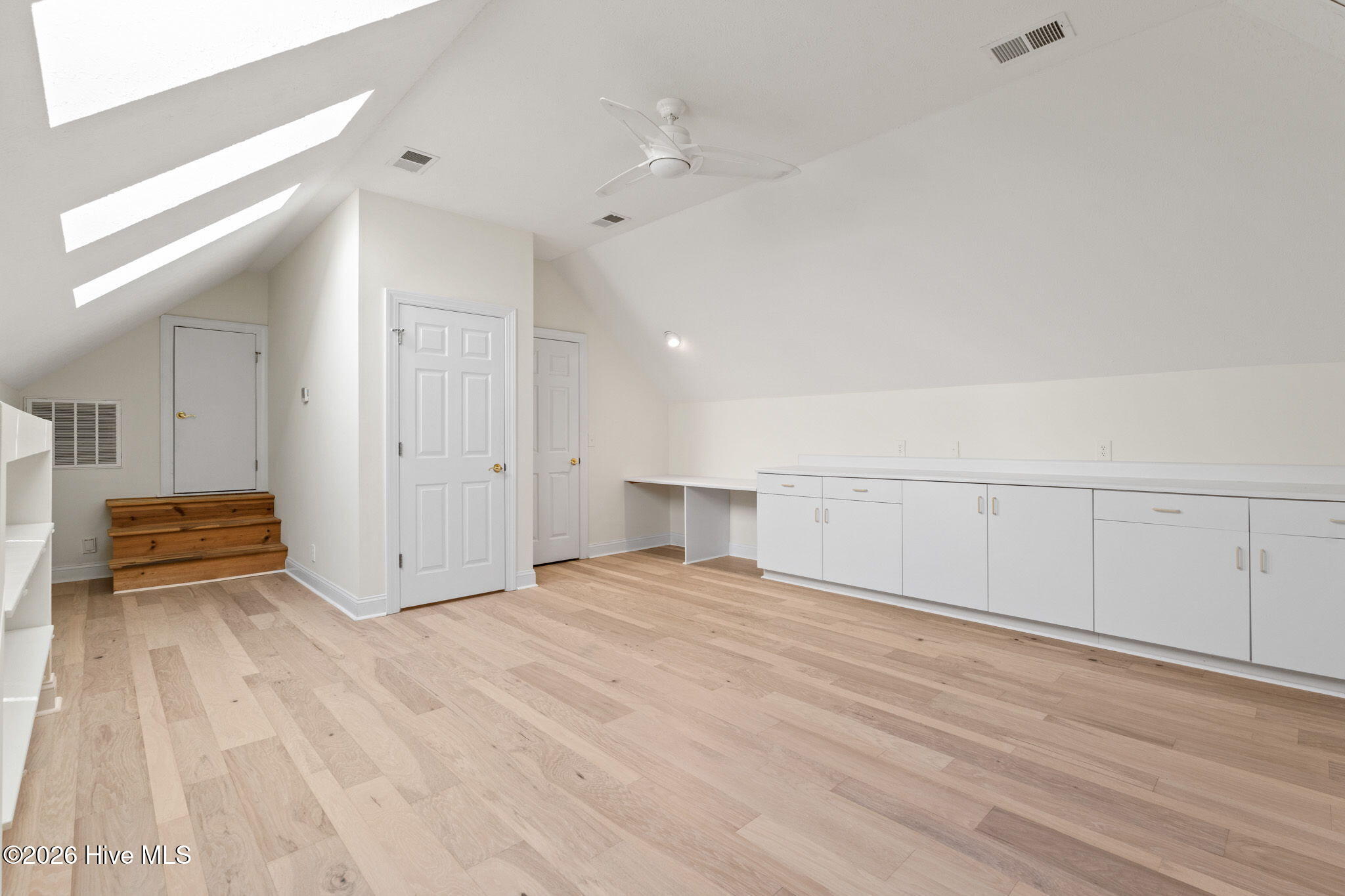 100564967 | Photo 44