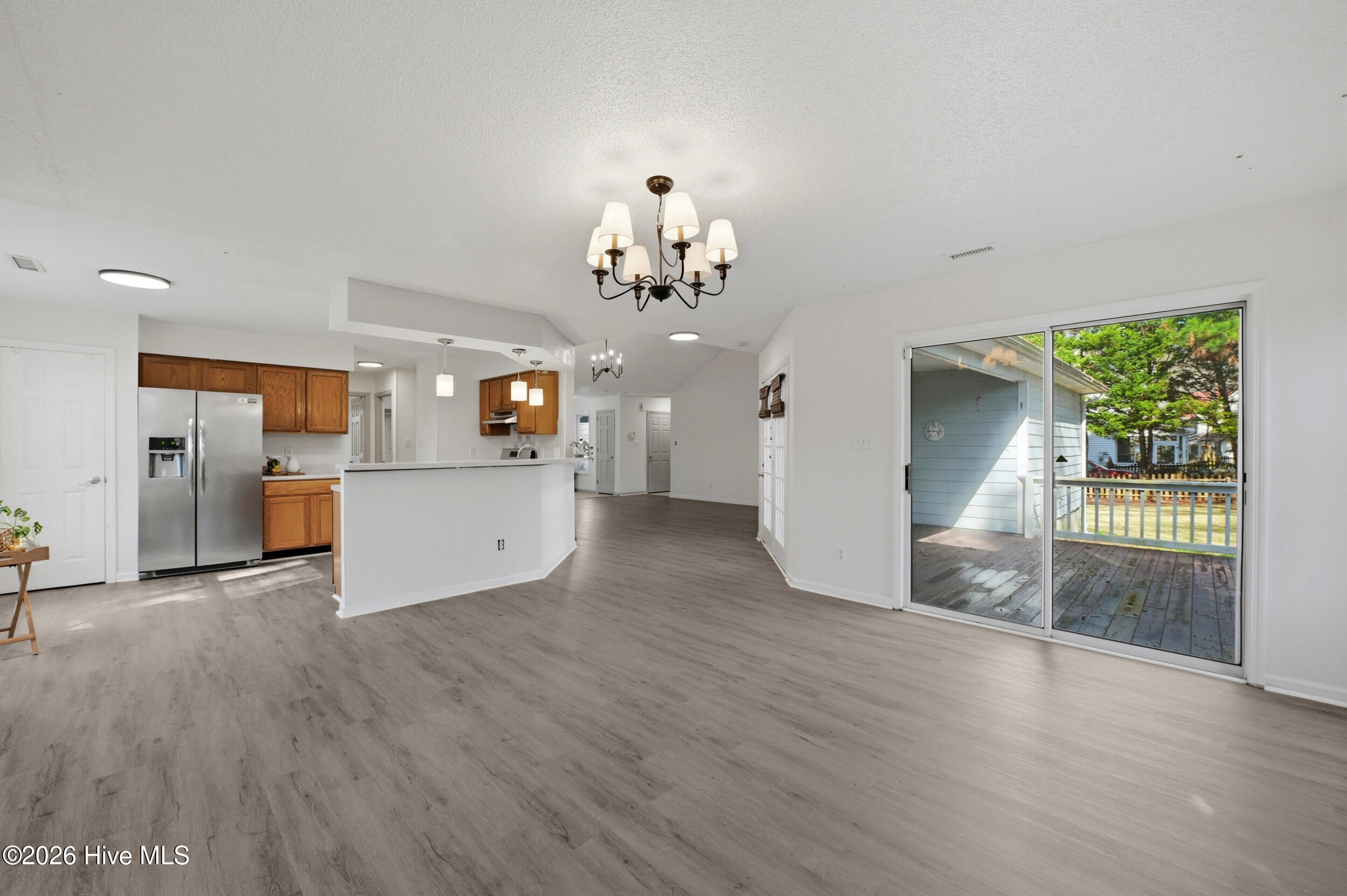 100559678 | Photo 11