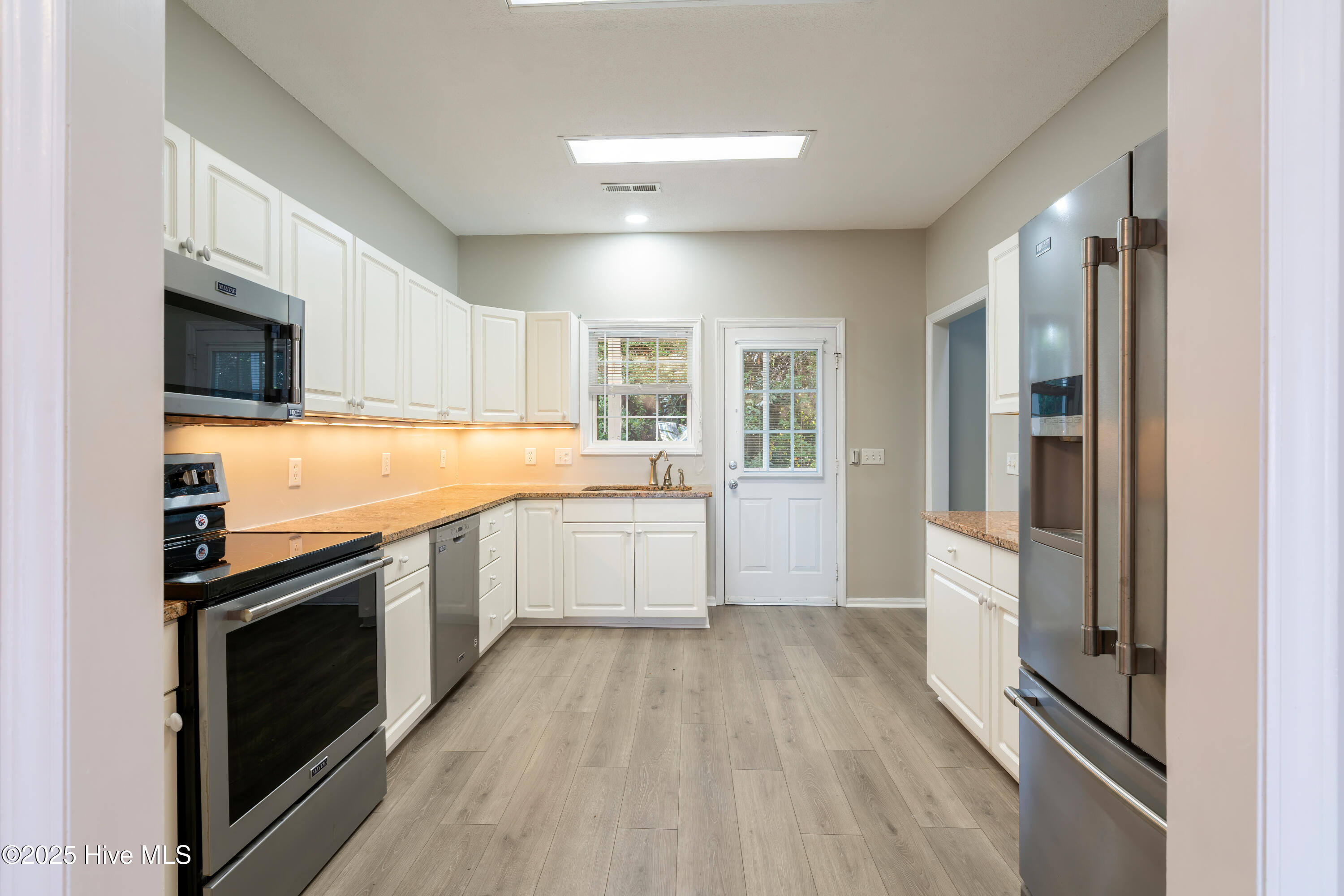 100543647 | Photo 10