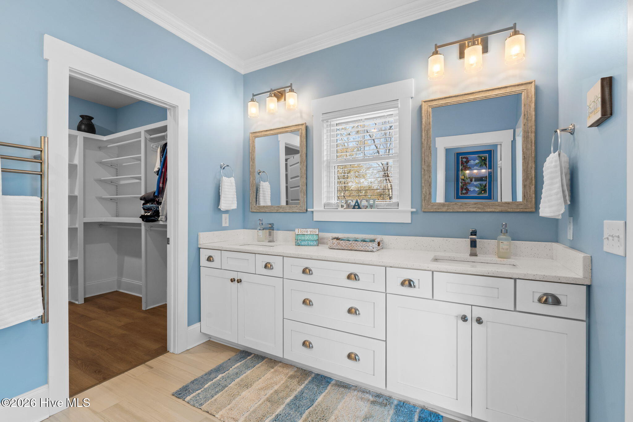 100563118 | Photo 23