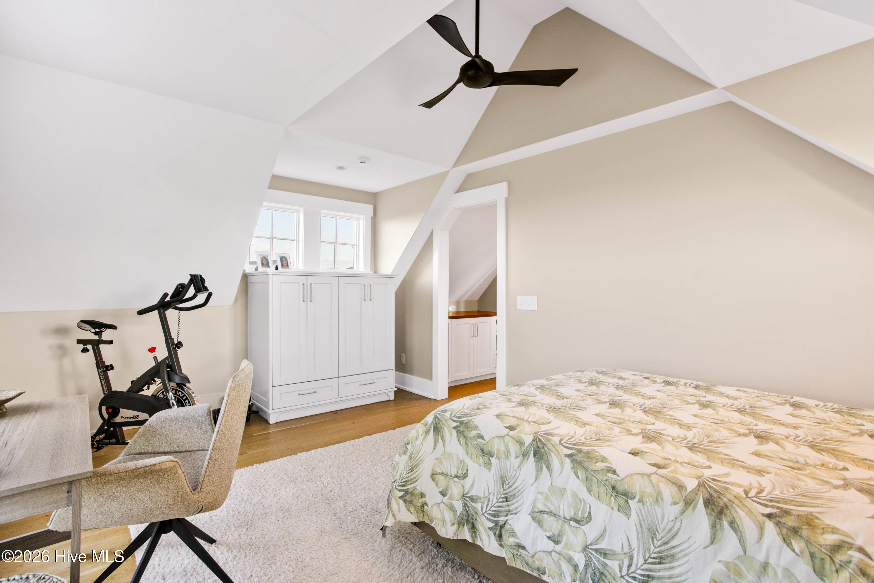 100569964 | Photo 28