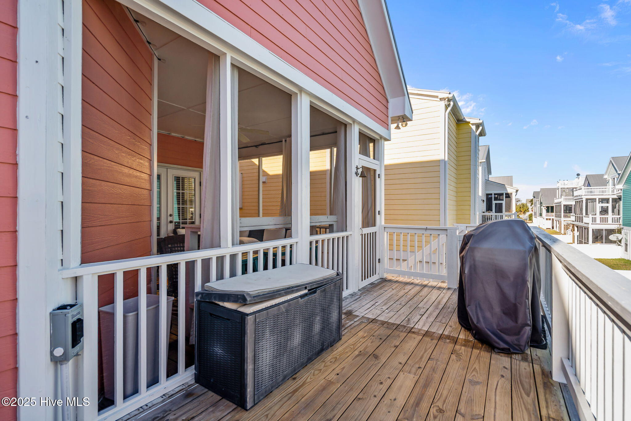 100546584 | Photo 46