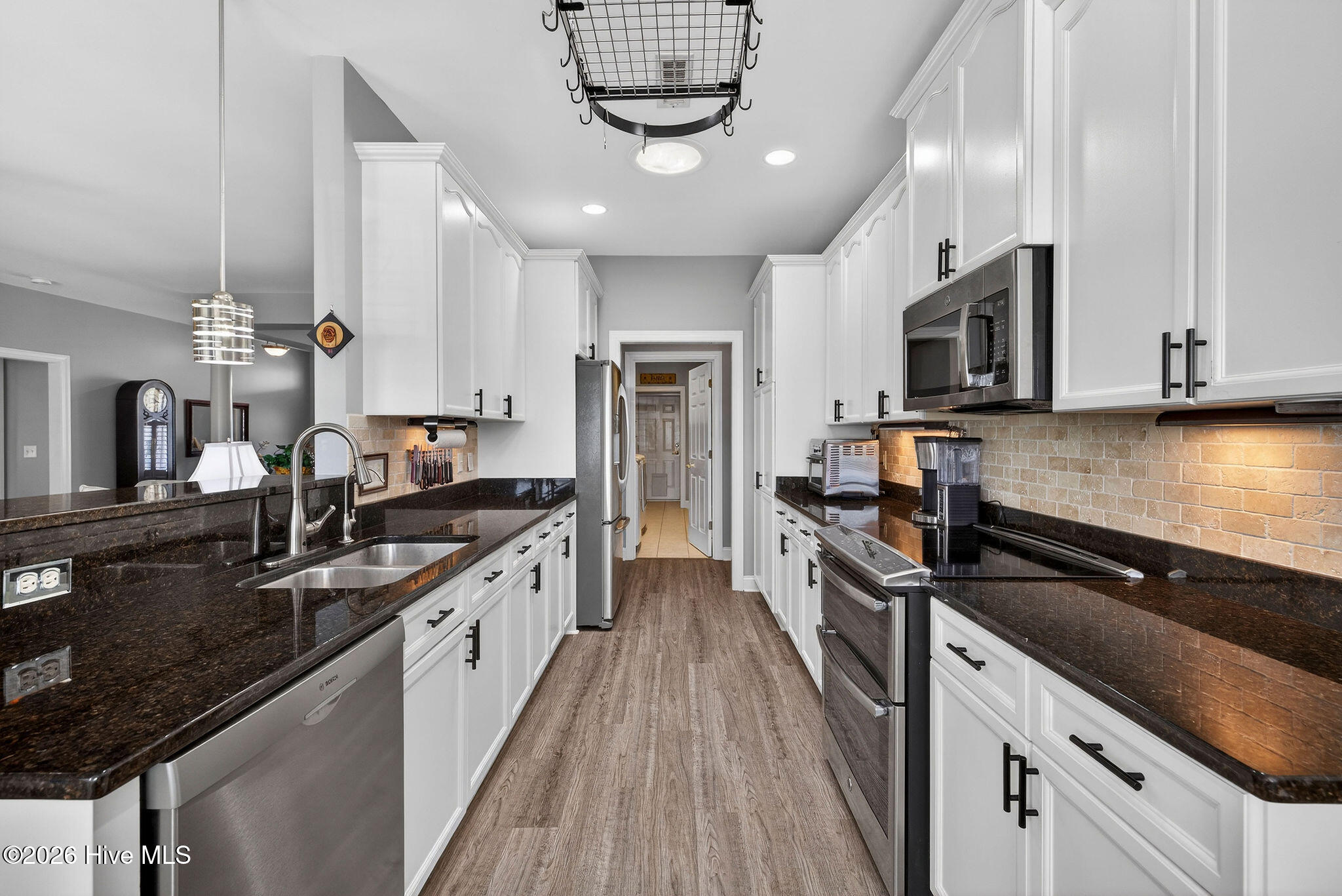 100565729 | Photo 11