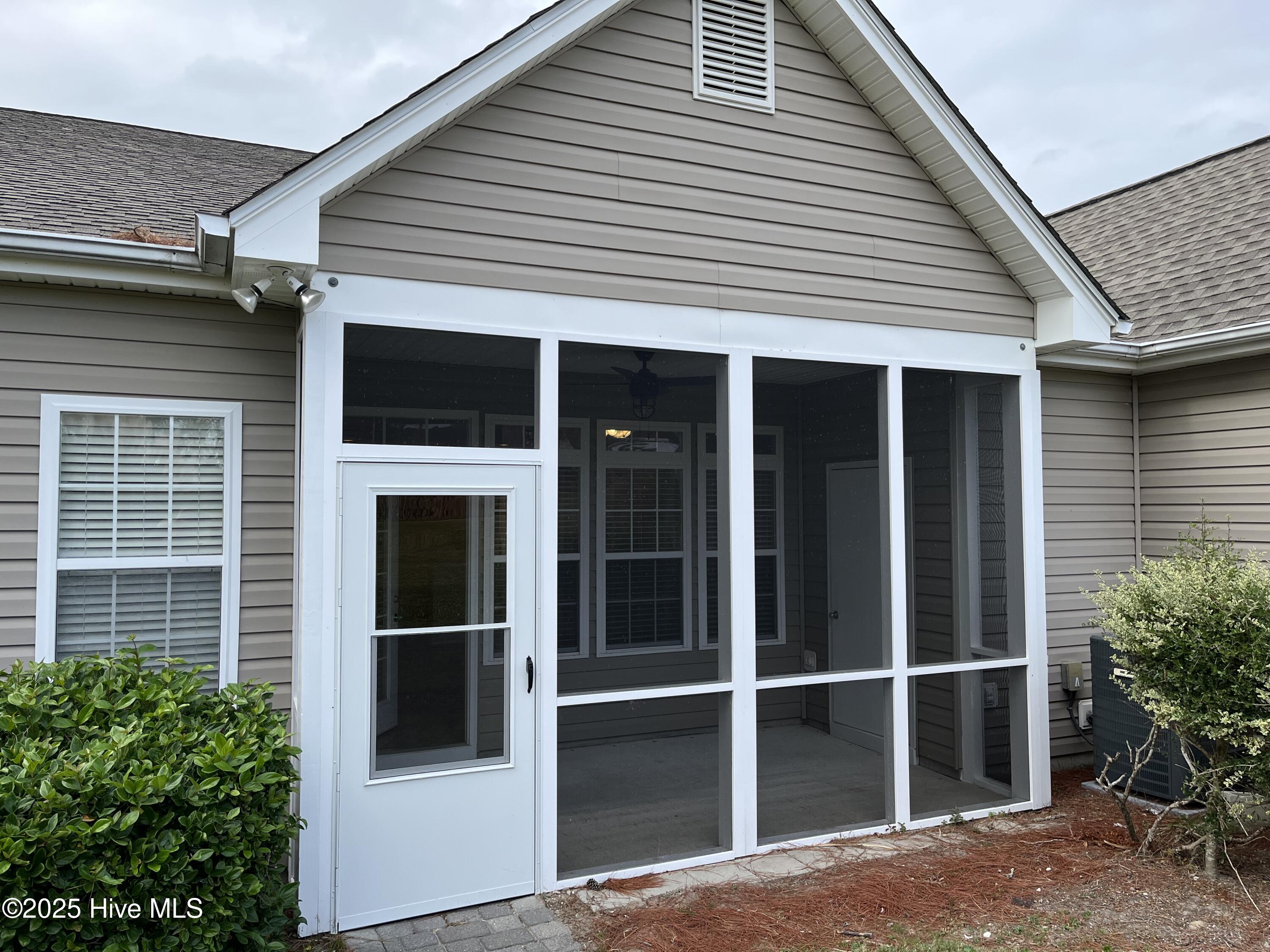 100537070 | Photo 15