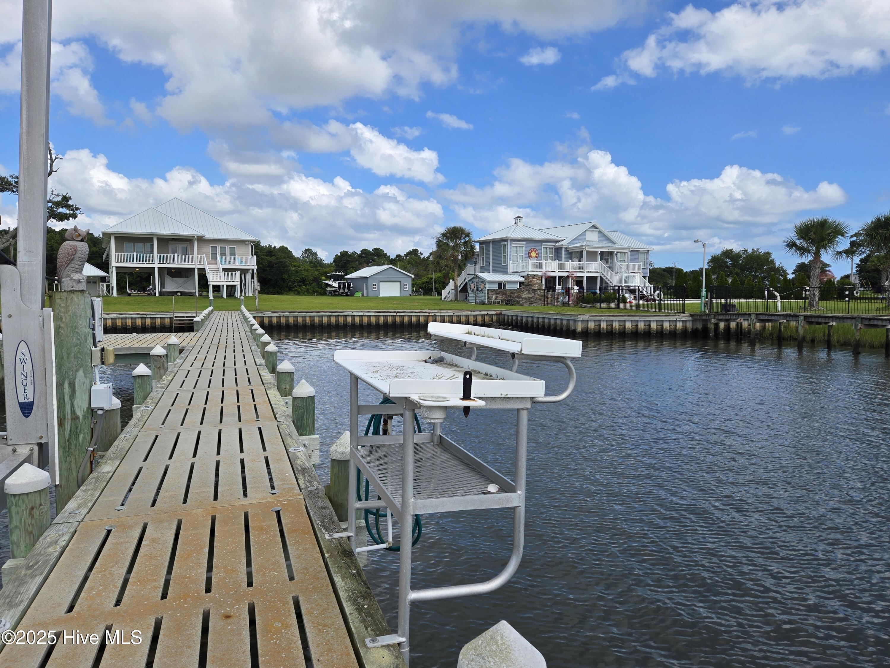 429 Live Oak Road,Newport