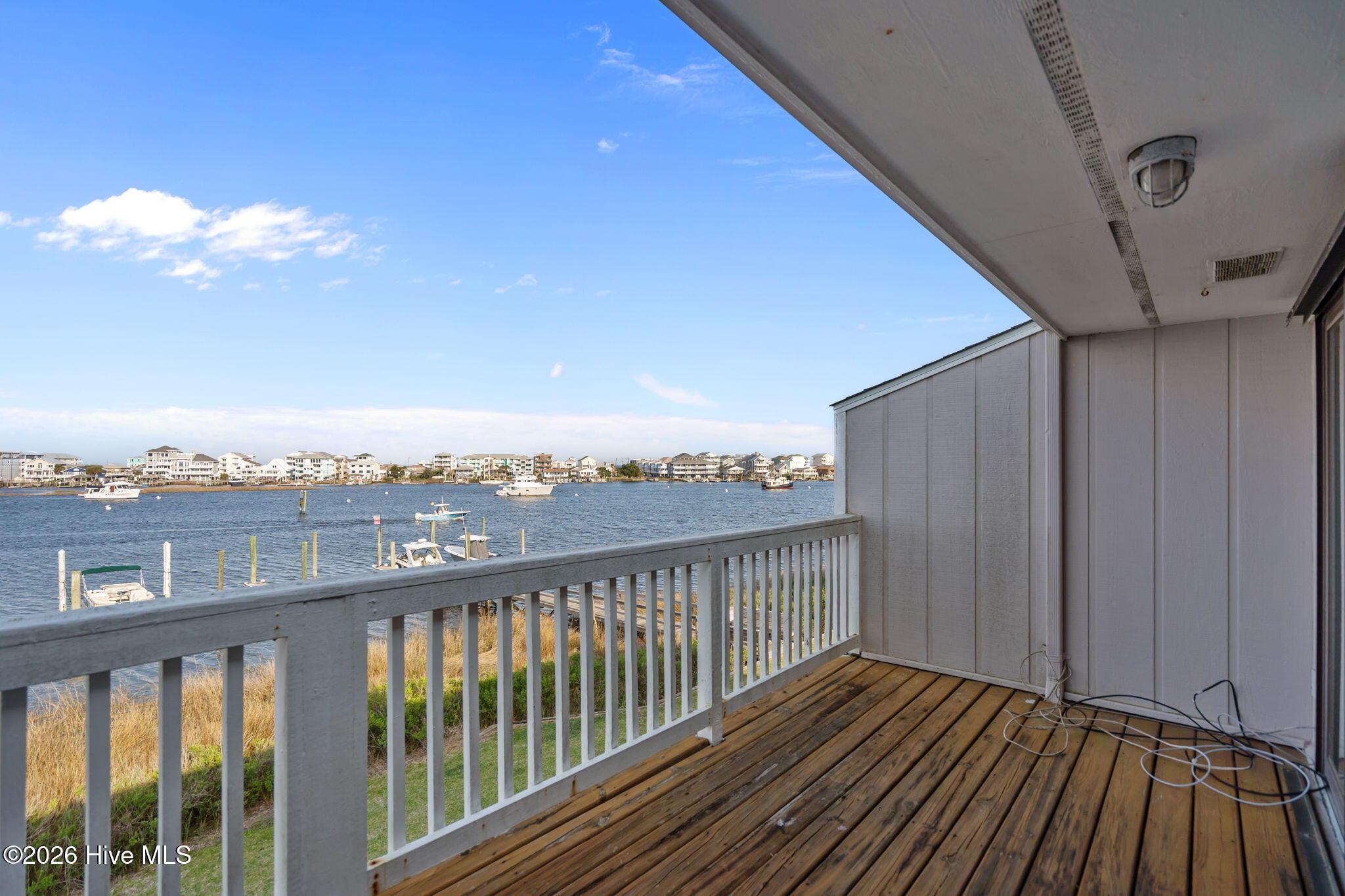 100568499 | Photo 15