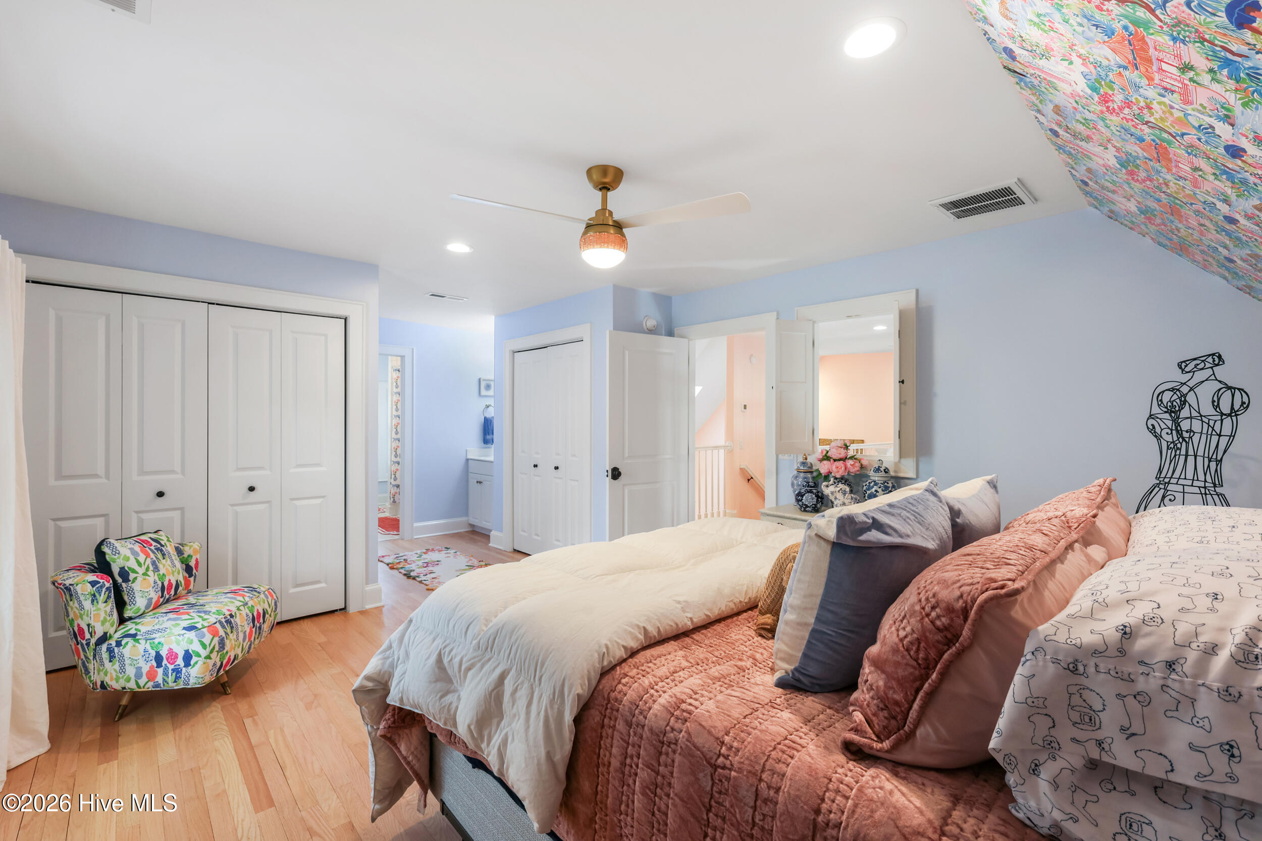 100562808 | Photo 24