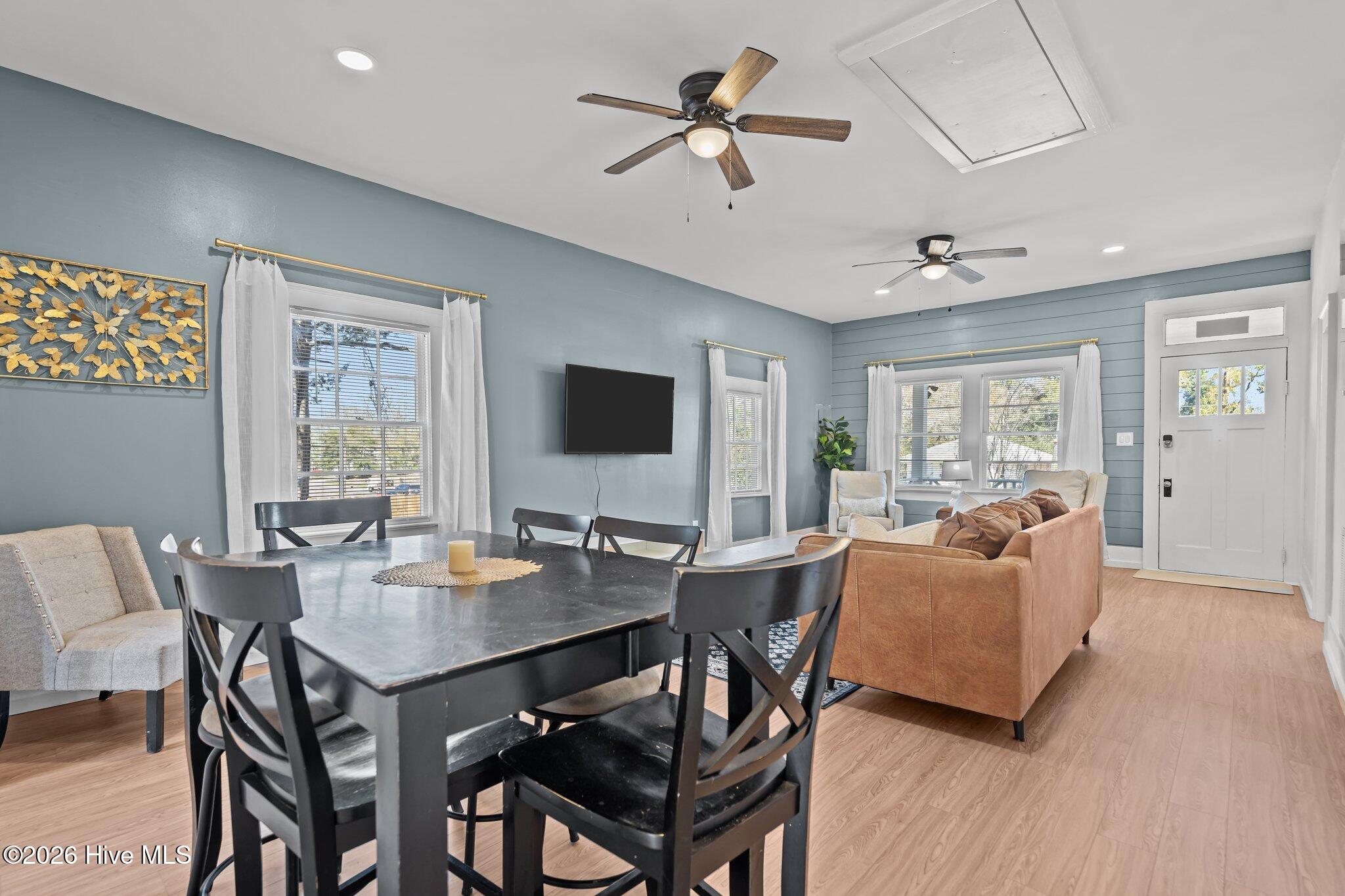 100550595 | Photo 13