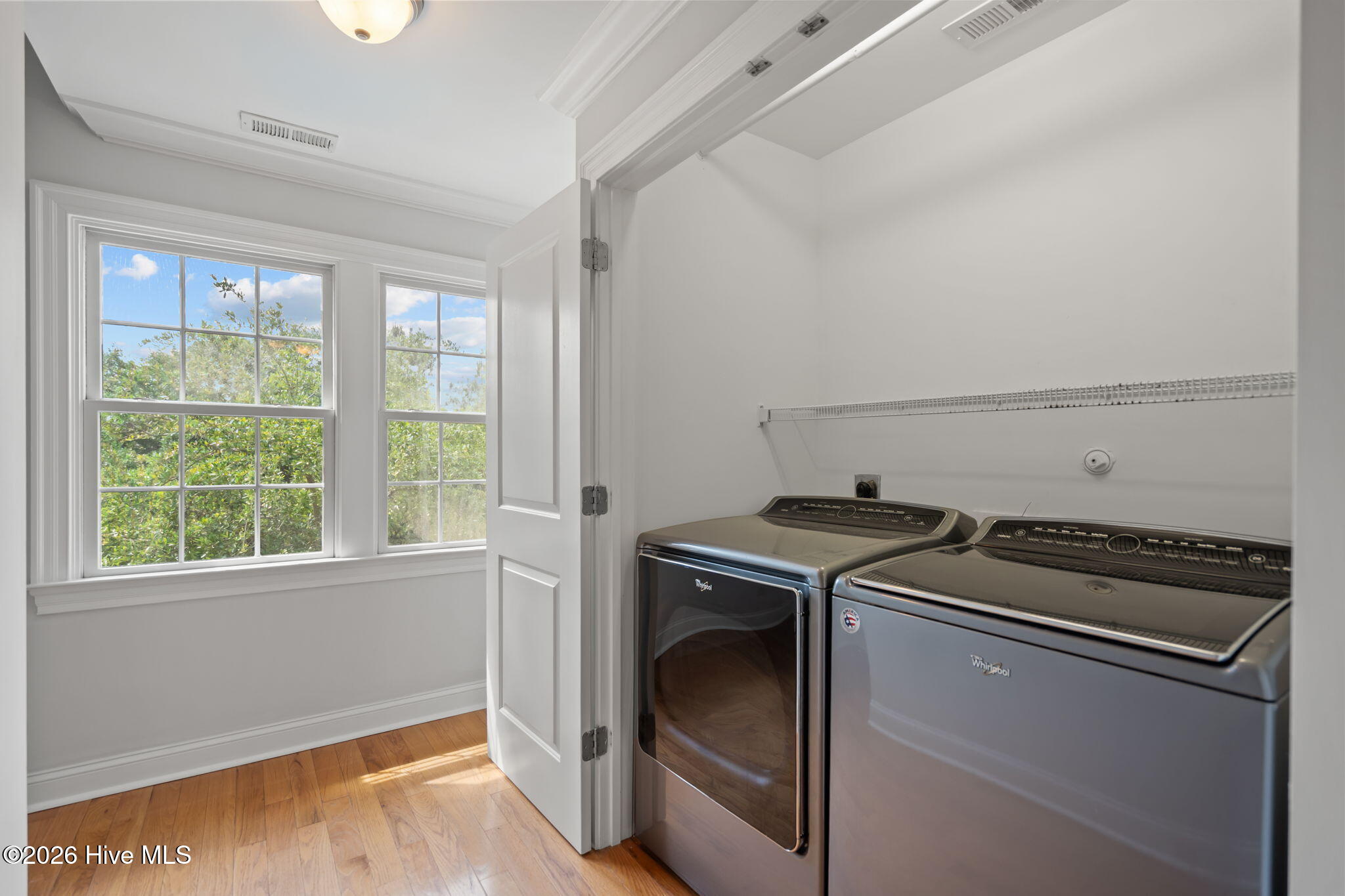 100563251 | Photo 35