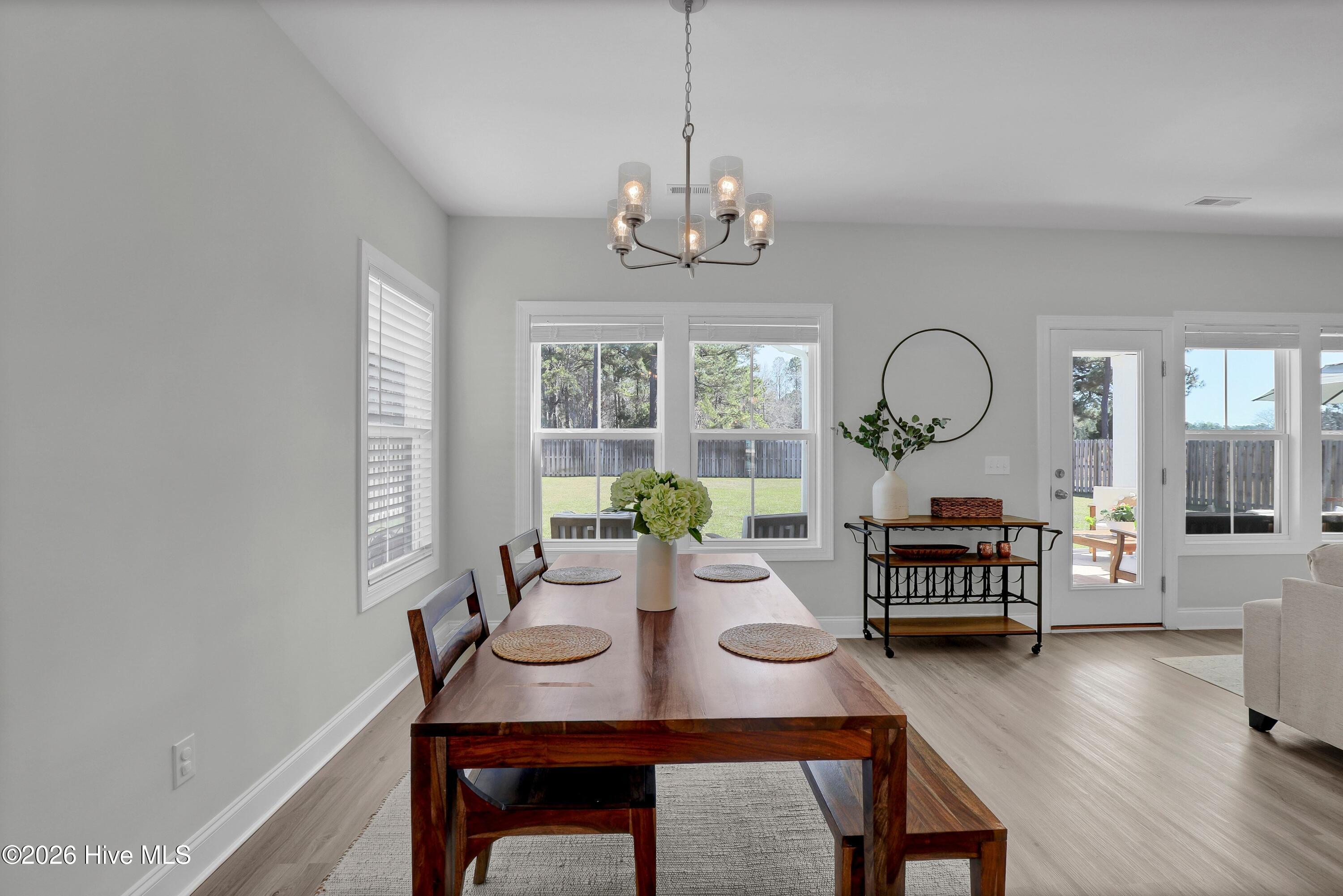 100562684 | Photo 16