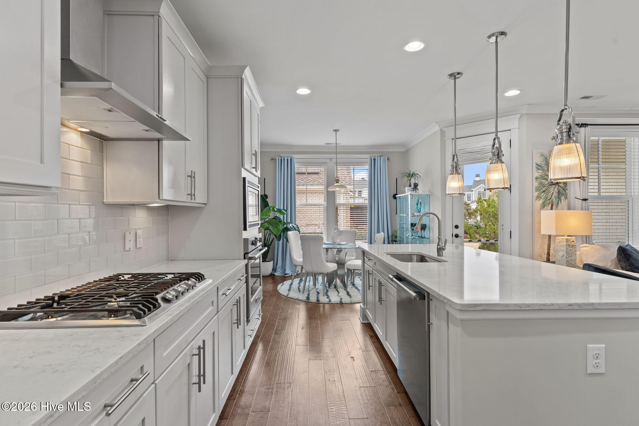 100559704 | Photo 12