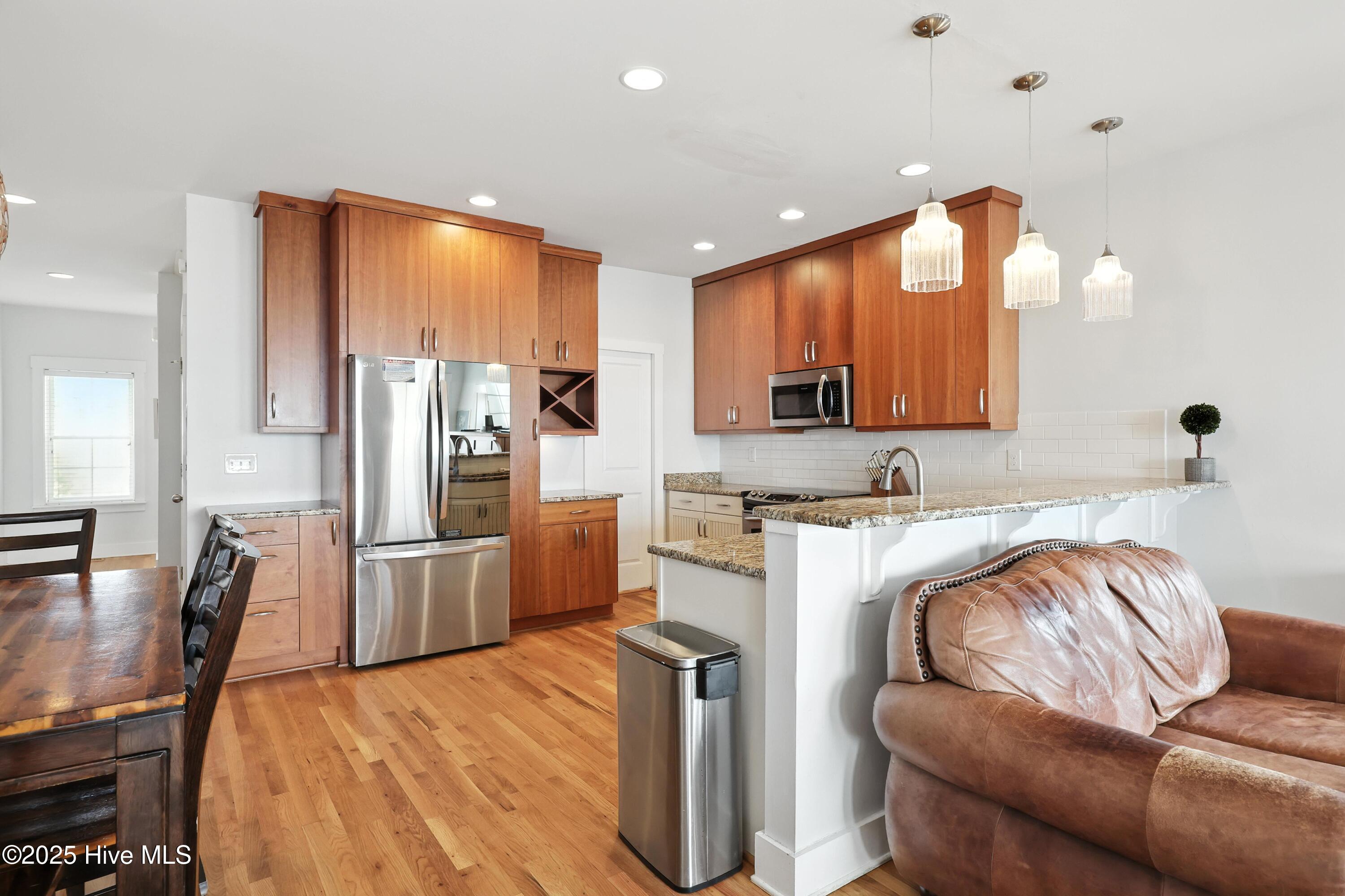 100525482 | Photo 16