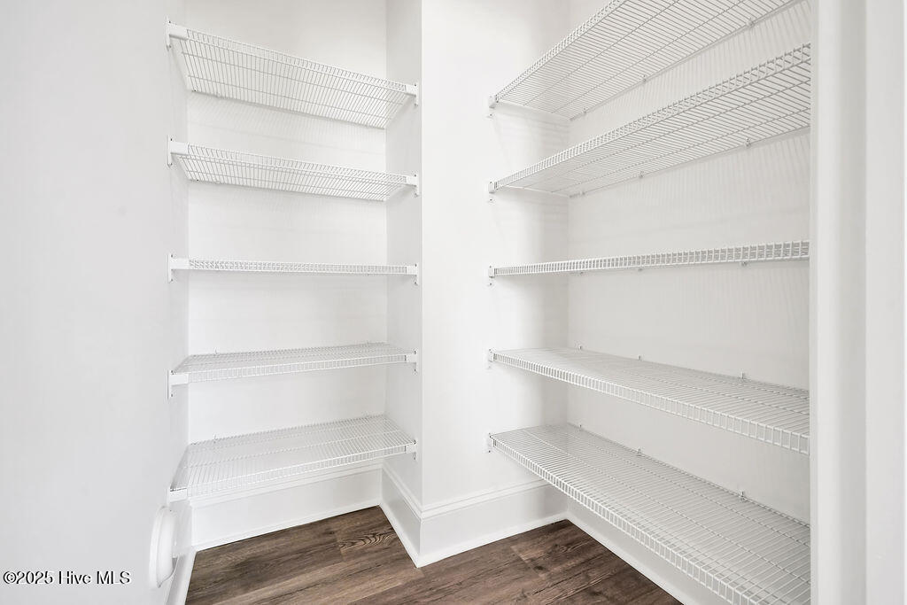 100526072 | Photo 12