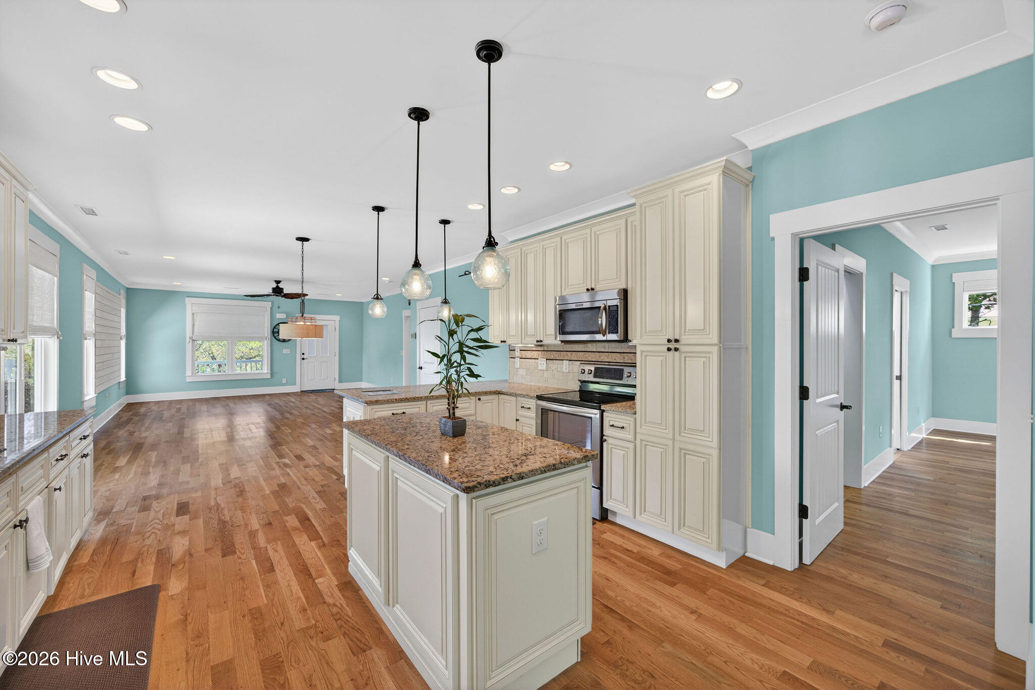 100548622 | Photo 18