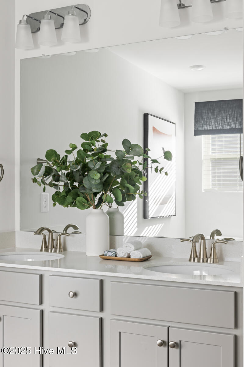 100525097 | Photo 22