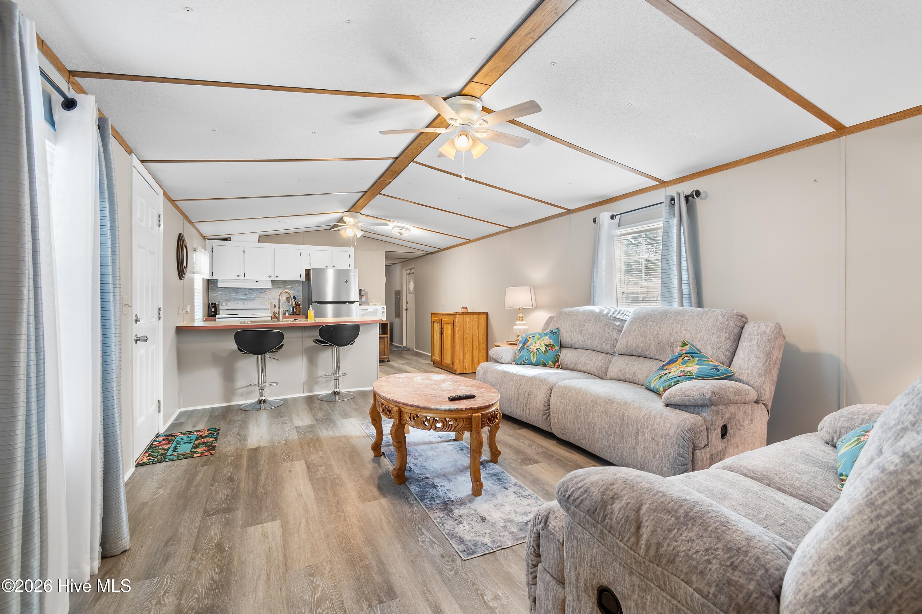 100565764 | Photo 12