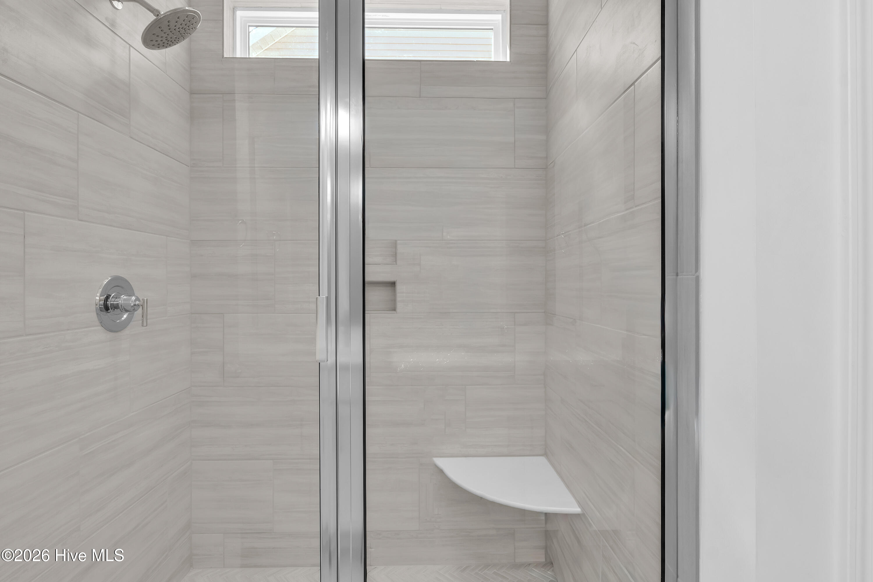 100563590 | Photo 29