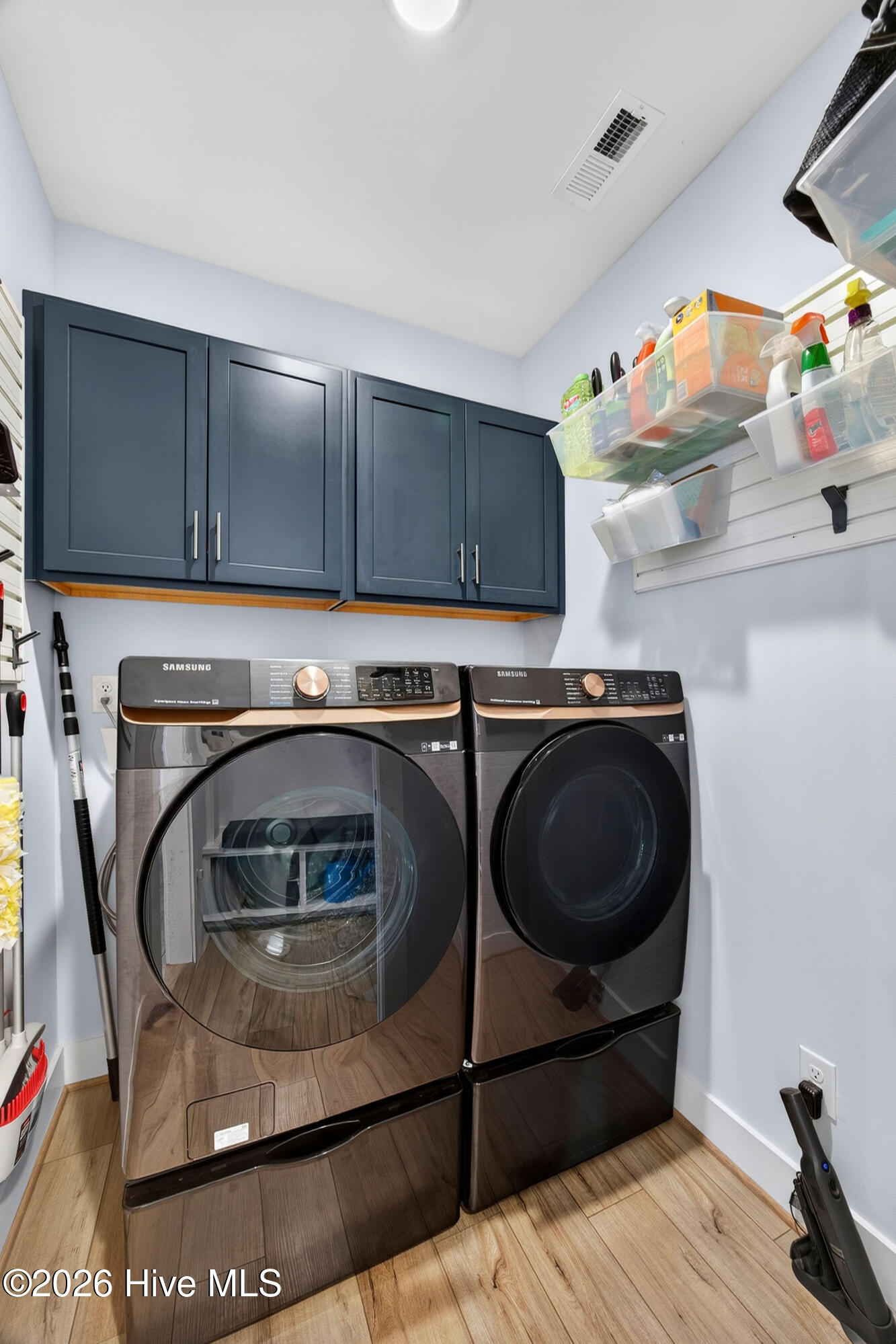 100554107 | Photo 46